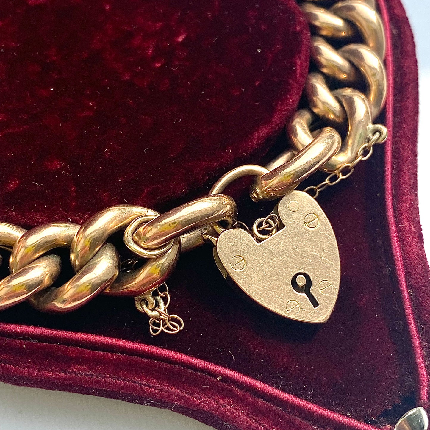 Fantastic Chunky Rosey Antique 9ct Gold Curb Bracelet with Heart Padlock | 7.5" | 11mm