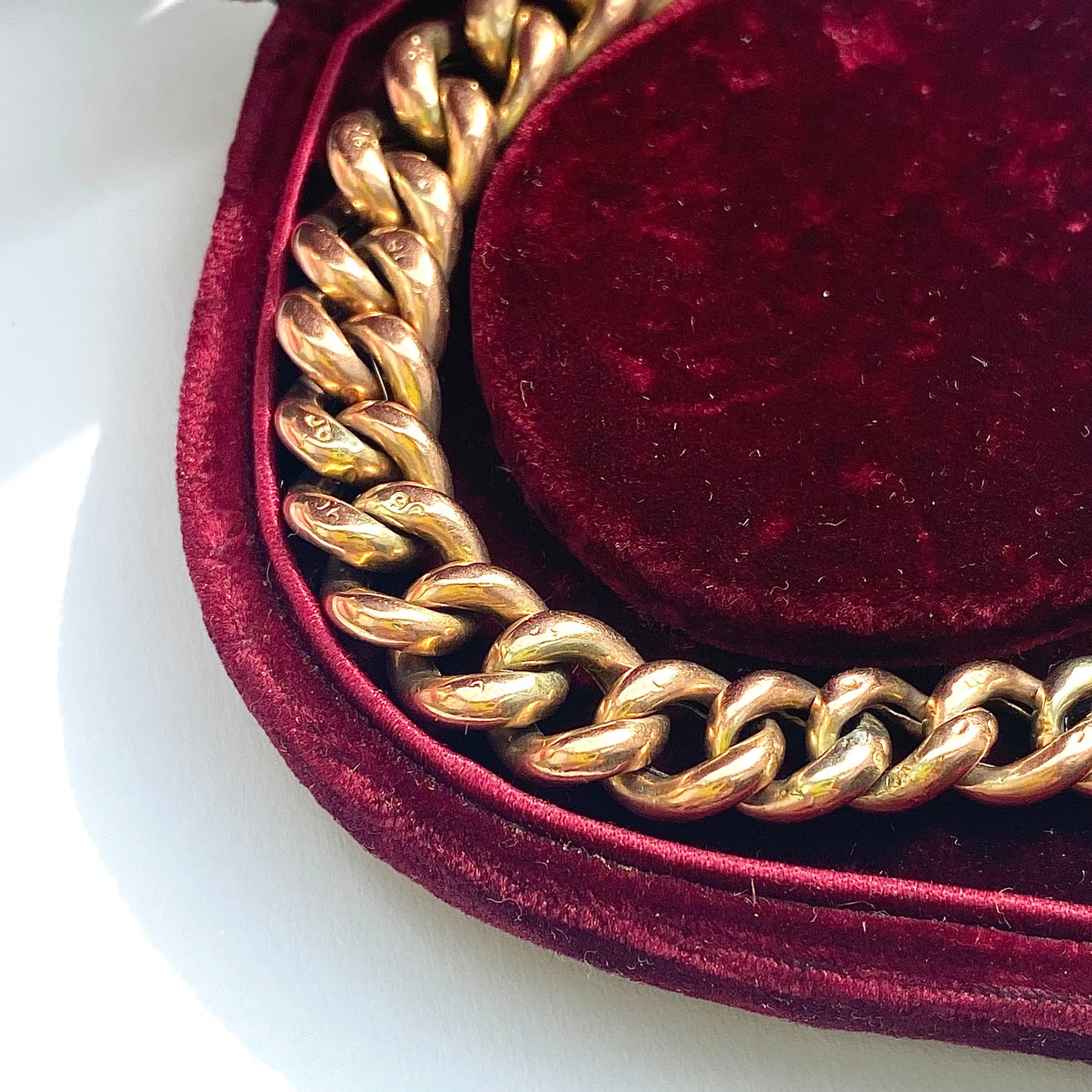 Antique Rosey 9ct Gold Graduated Hollow Link Curb Bracelet with Dog Clip | 8.5" | 7-10mm