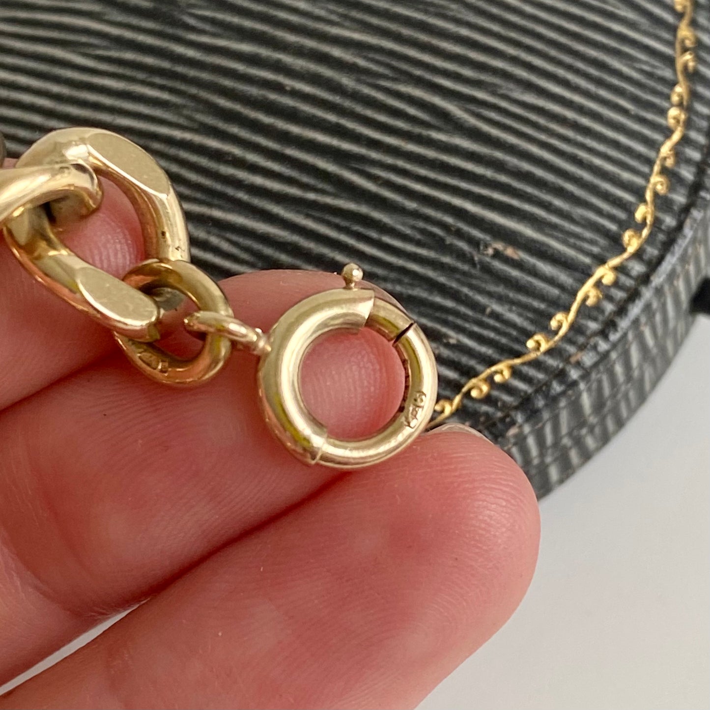Fantastic Heavy Vintage Solid 9ct Gold Curb ID Bracelet | 7.75" | 10mm