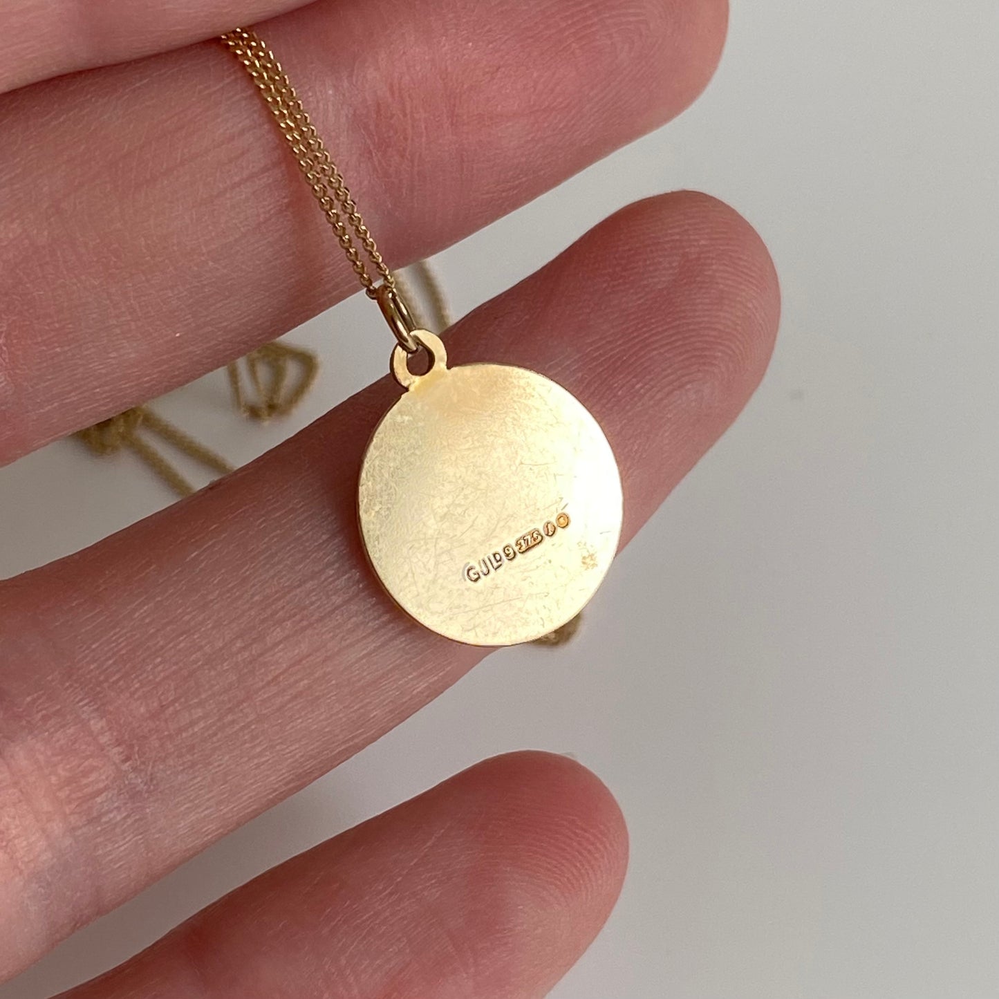Sweet Vintage 9ct Gold Virgin Mary Pendant & Chain | 18.5" | 1mm