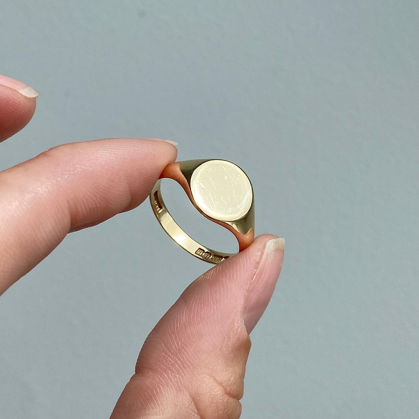 Lovely Vintage 9ct Gold Plain Signet Ring | Size UK M