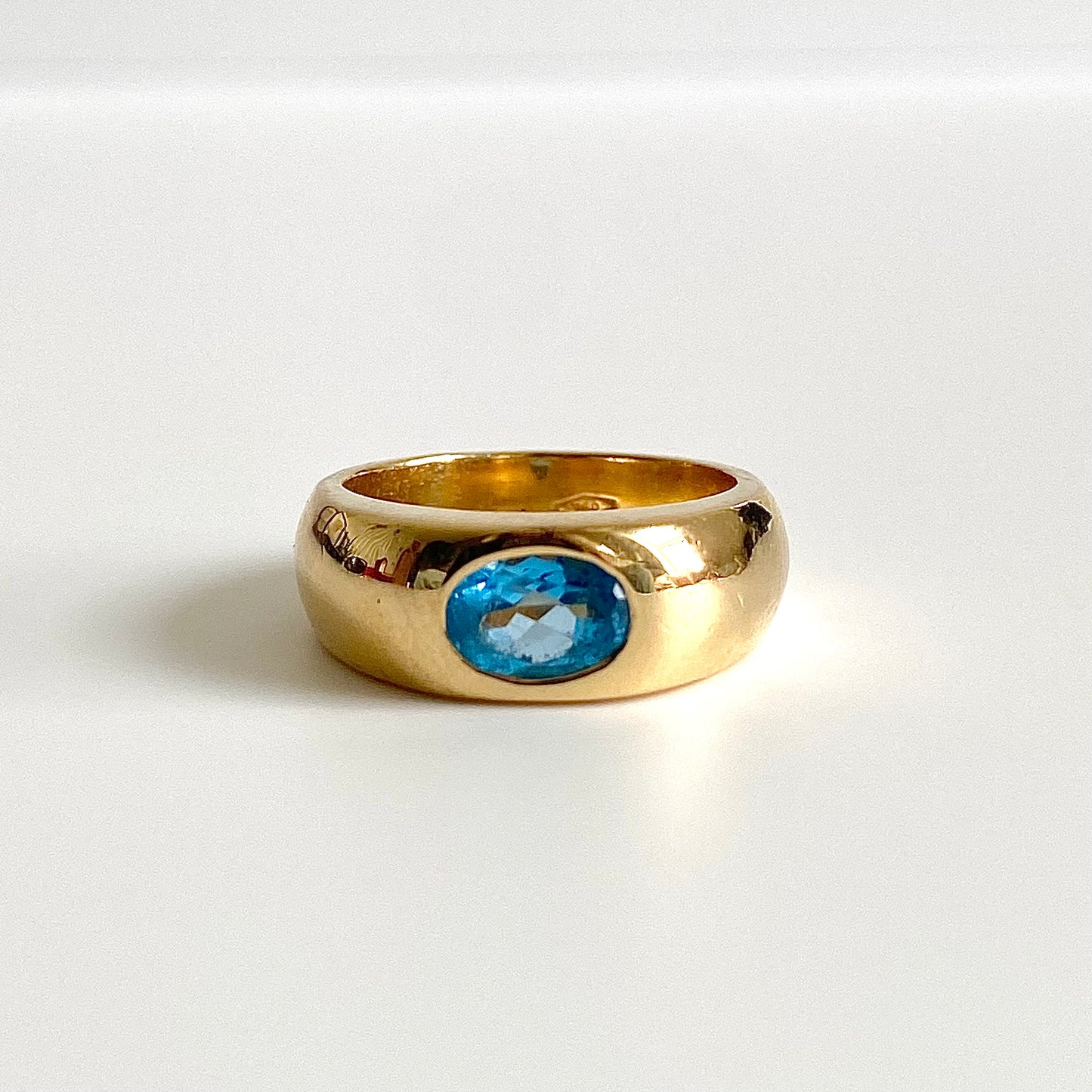 Gorgeous 18ct Gold and Bright Blue Spinel Ring | Size UK H