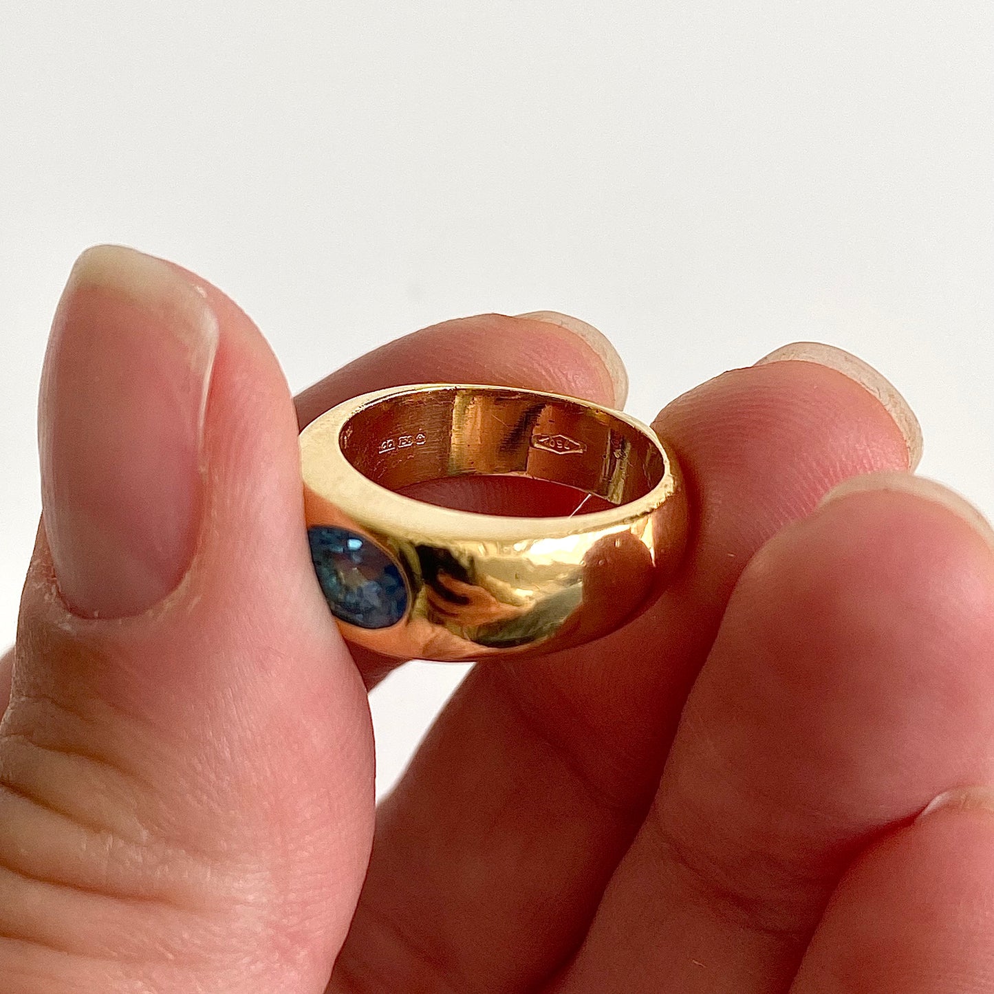 Gorgeous 18ct Gold and Bright Blue Spinel Ring | Size UK H