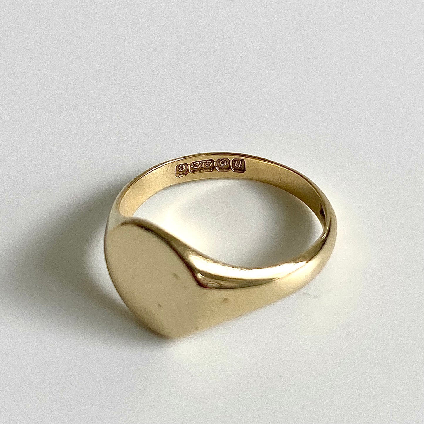 Lovely Vintage 9ct Gold Plain Signet Ring | Size UK M
