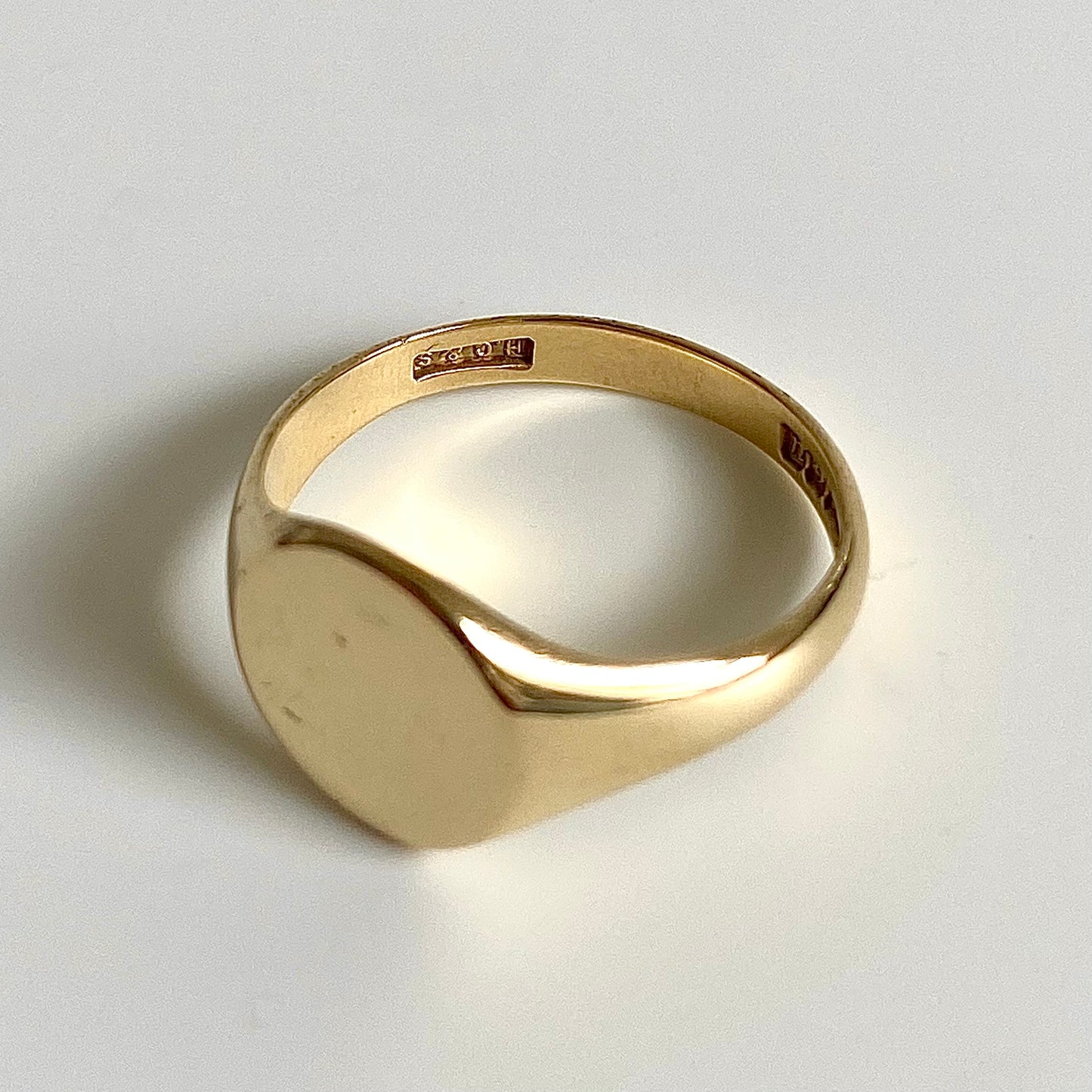 Lovely Vintage 9ct Gold Plain Signet Ring | Size UK M