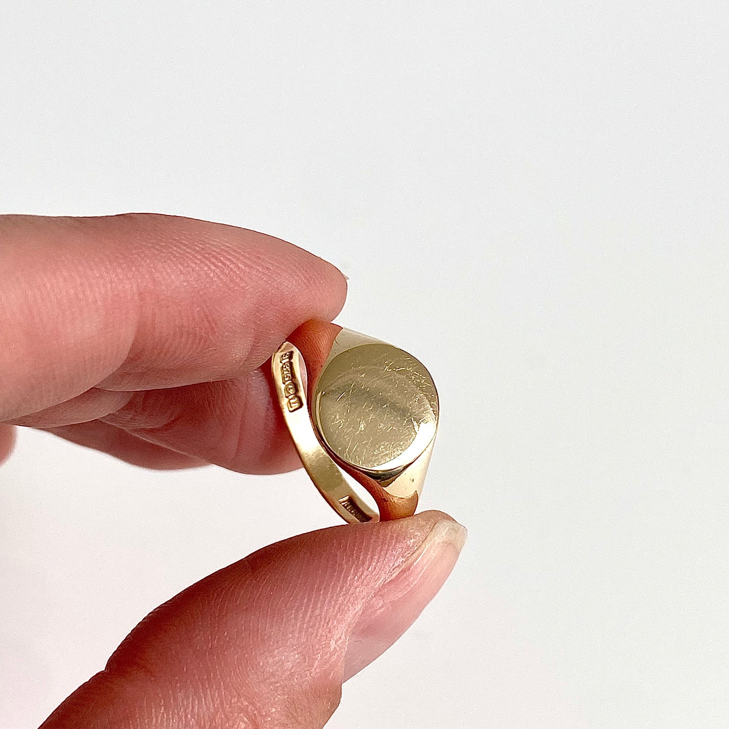 Lovely Vintage 9ct Gold Plain Signet Ring | Size UK M