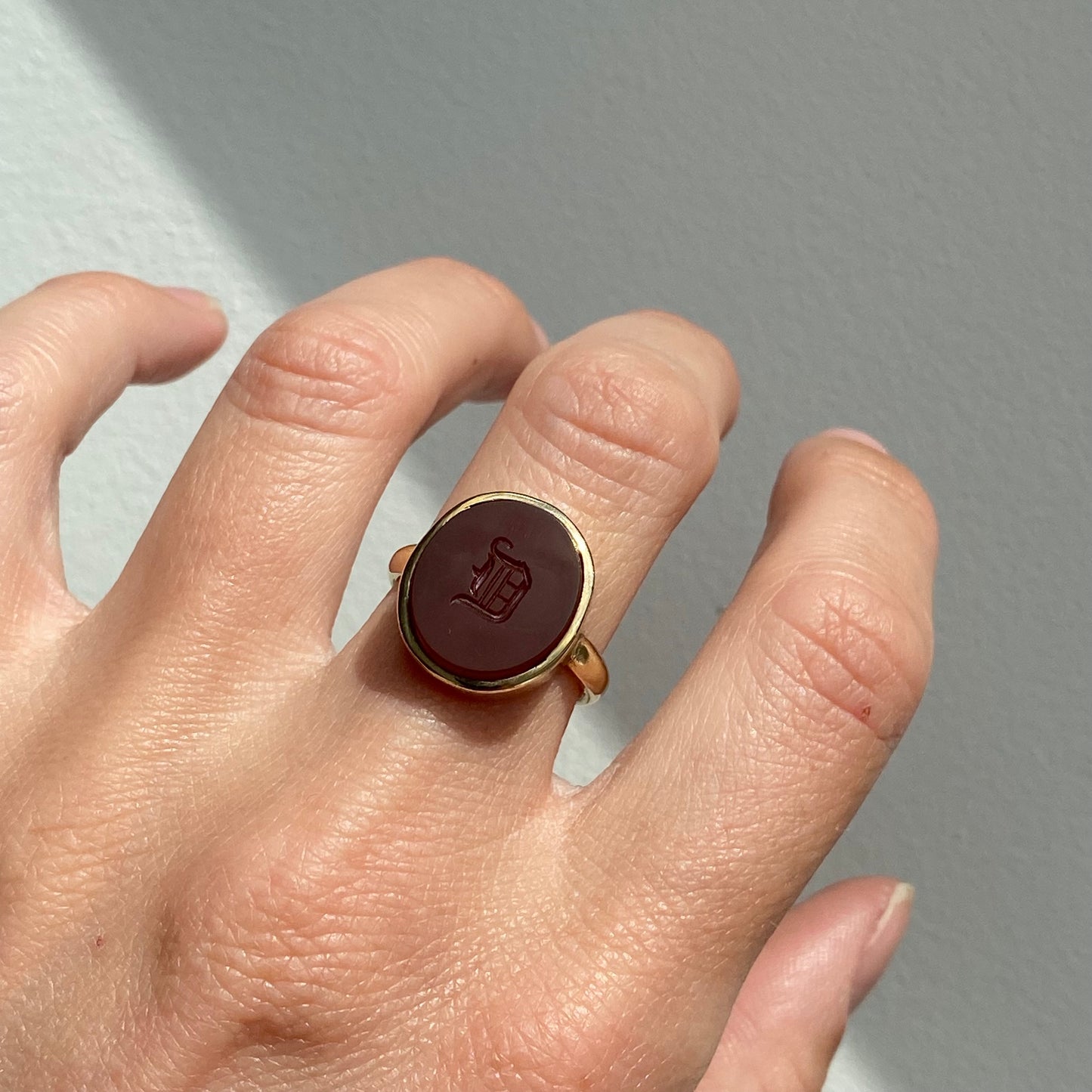 9ct Gold Intaglio 'D' Ring | Size UK M.5