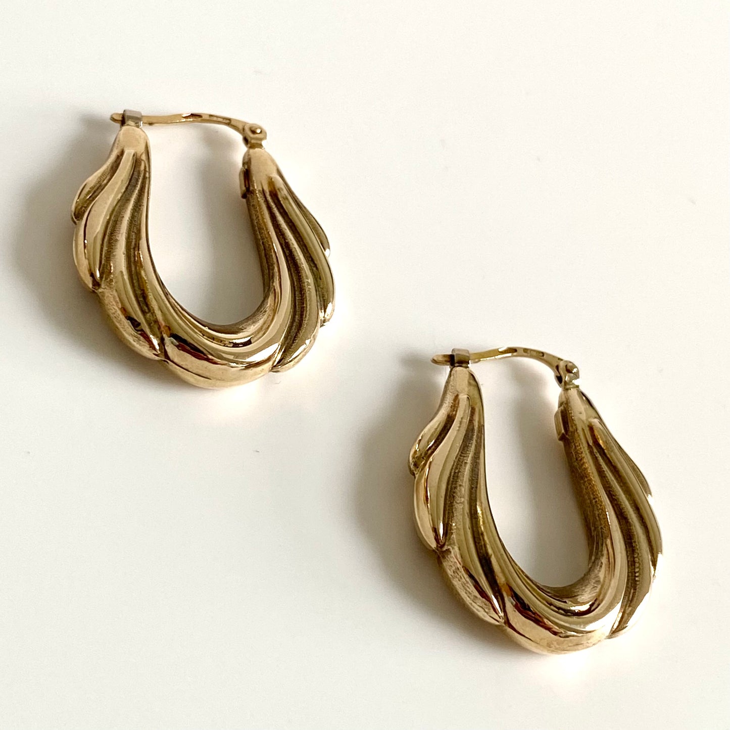 9ct Gold 'UNOAERRE' Drape Effect Hoops | 26mm