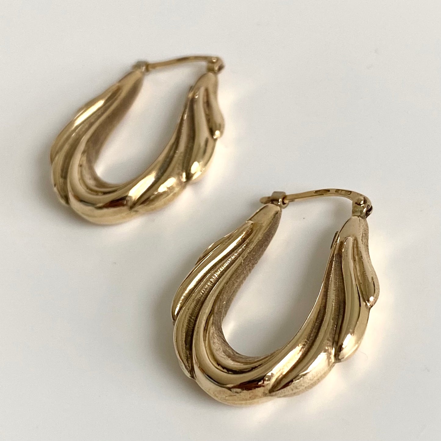 9ct Gold 'UNOAERRE' Drape Effect Hoops | 26mm
