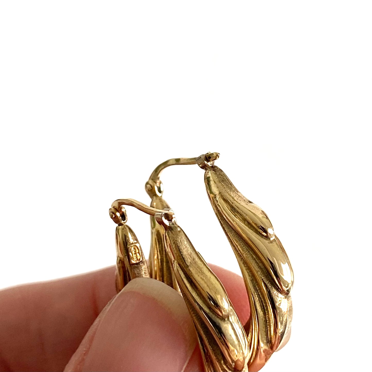 9ct Gold 'UNOAERRE' Drape Effect Hoops | 26mm