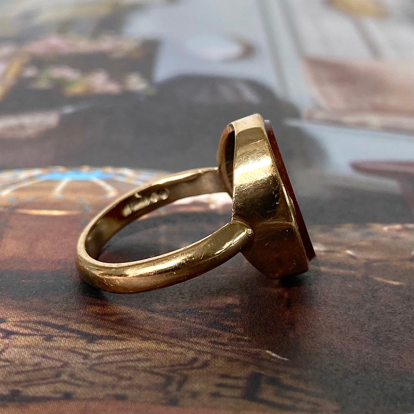 9ct Gold Intaglio 'D' Ring | Size UK M.5