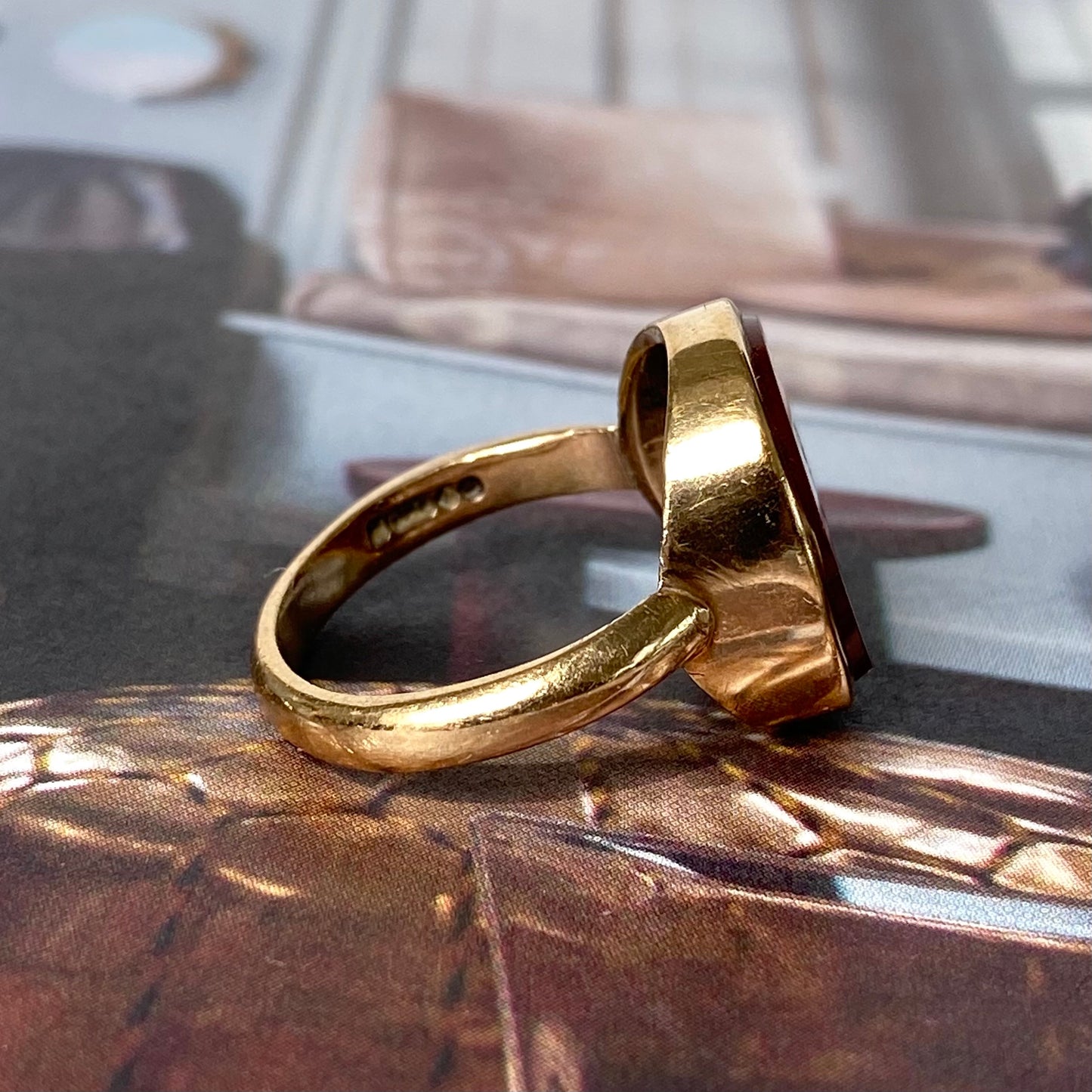 9ct Gold Intaglio 'D' Ring | Size UK M.5