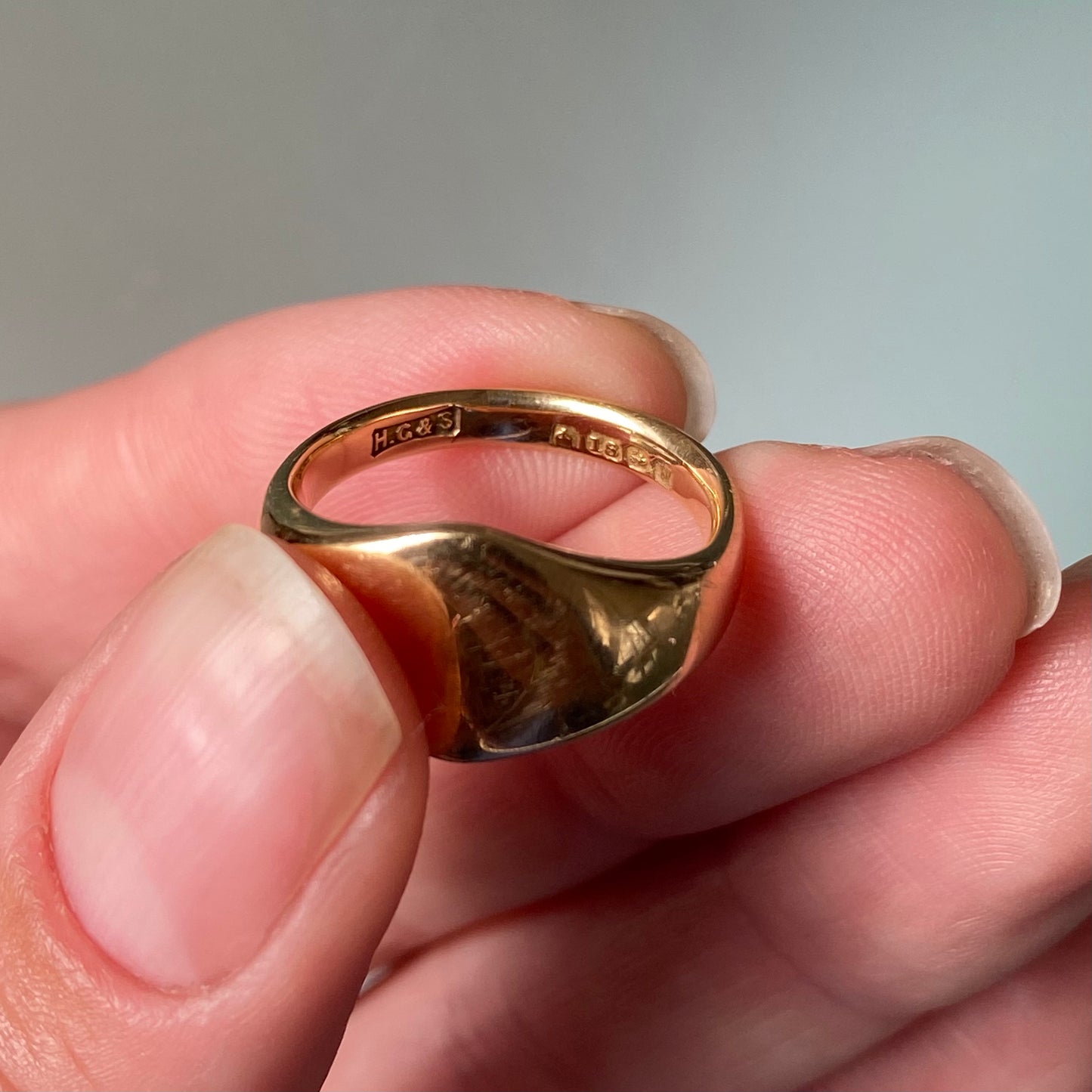 Heavy Vintage 18ct Gold Signet Ring | Size UK J.5