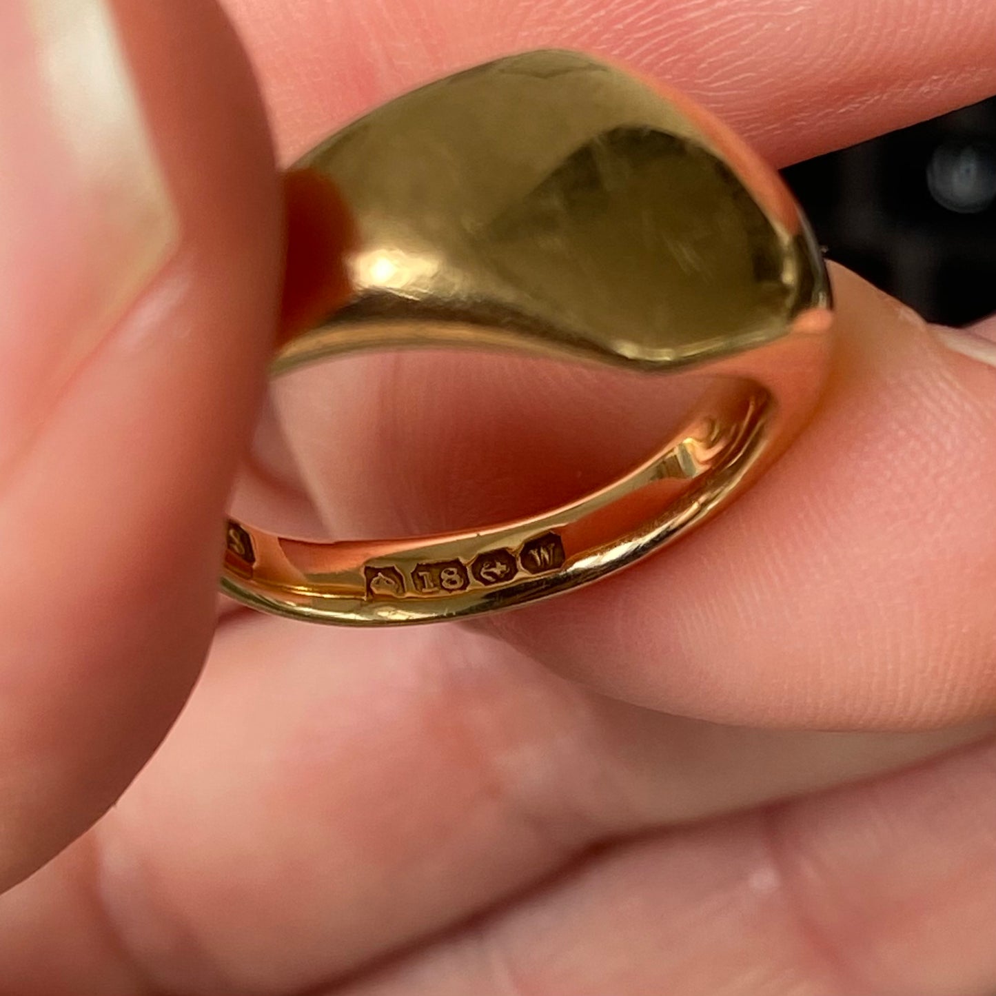 Heavy Vintage 18ct Gold Signet Ring | Size UK J.5
