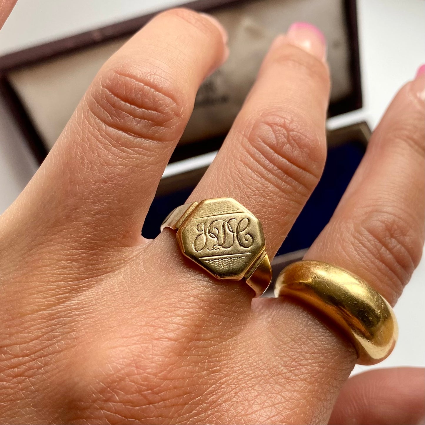 Vintage 9ct Gold 'JDC' Signet Ring | Size UK P