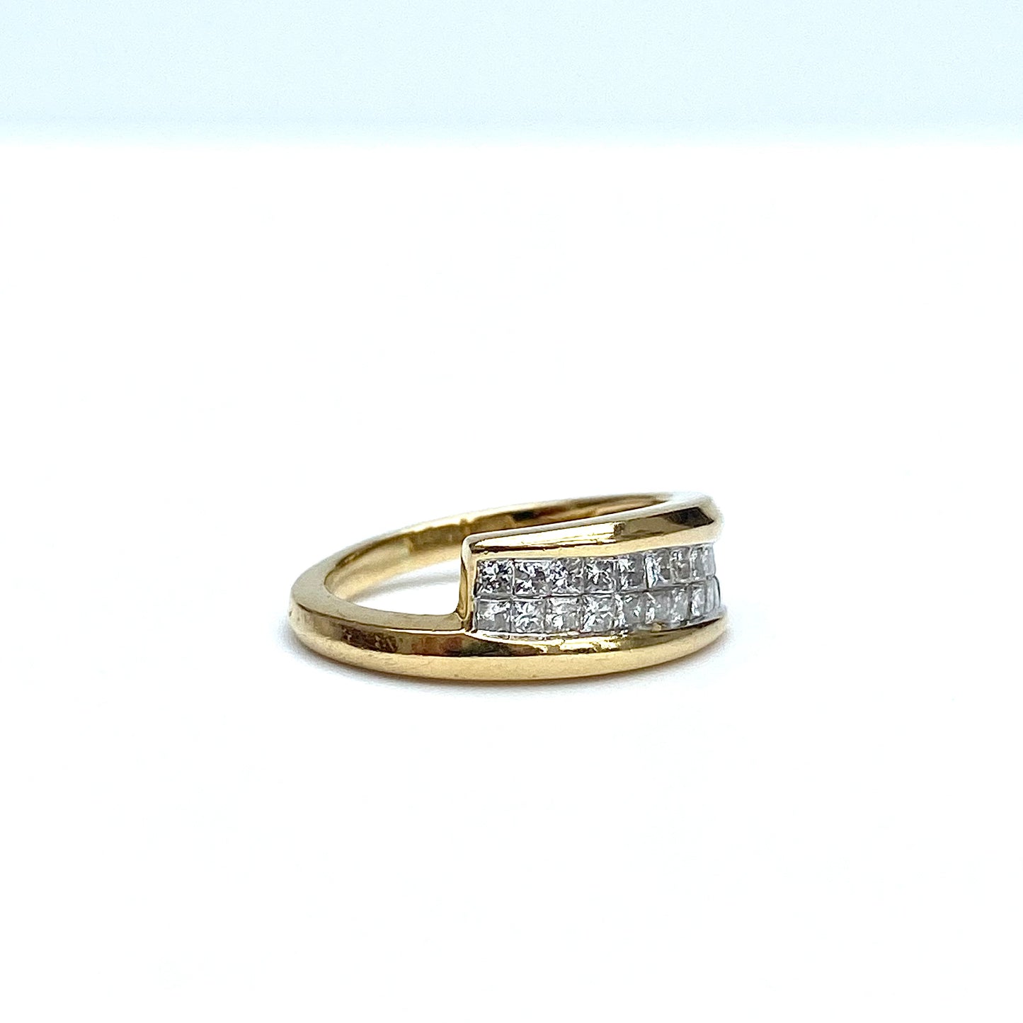 Stunning 18ct Gold and Princess Cut Diamond Asymmetric Ring | Size UK J.5