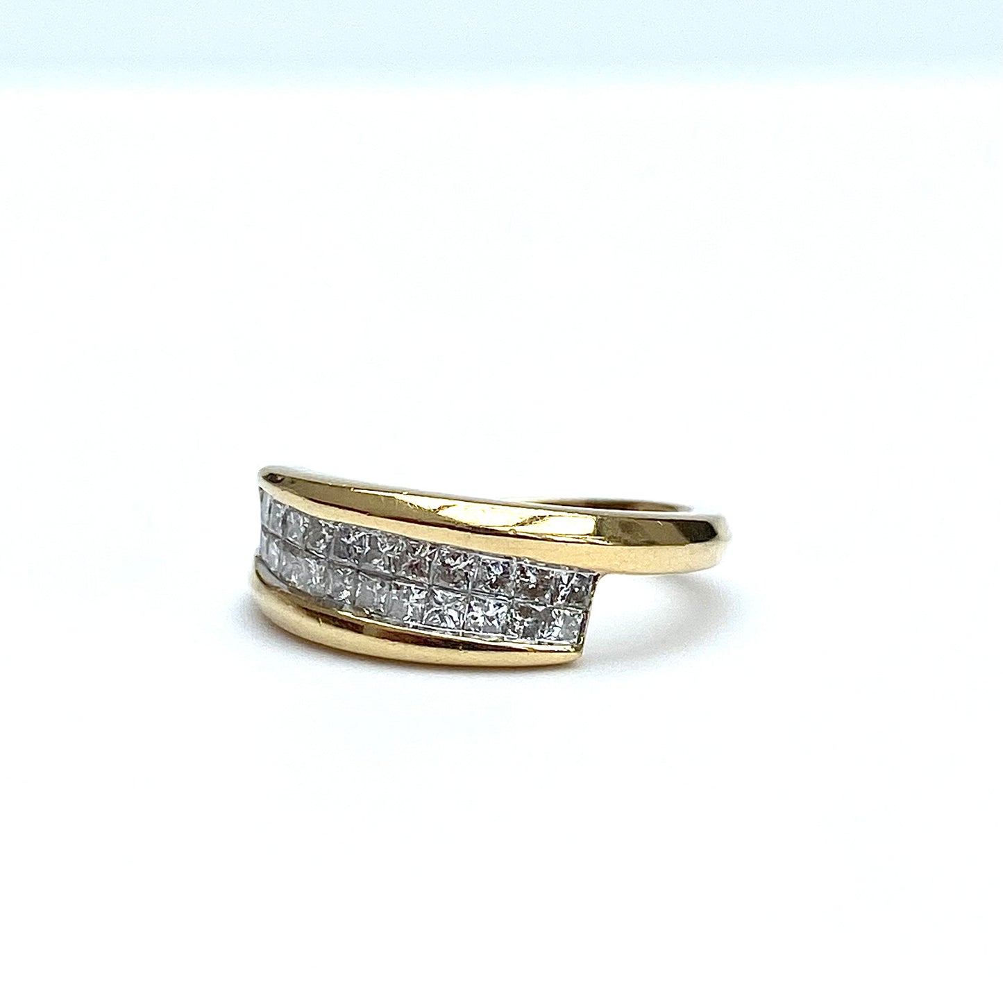 Stunning 18ct Gold and Princess Cut Diamond Asymmetric Ring | Size UK J.5