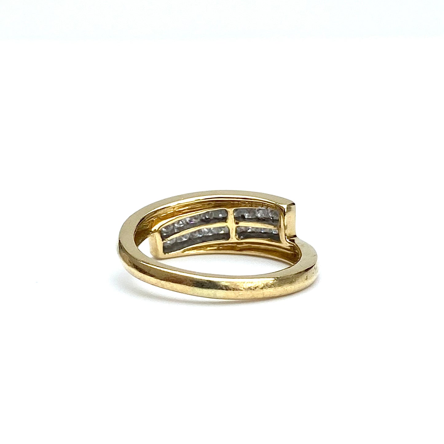 Stunning 18ct Gold and Princess Cut Diamond Asymmetric Ring | Size UK J.5
