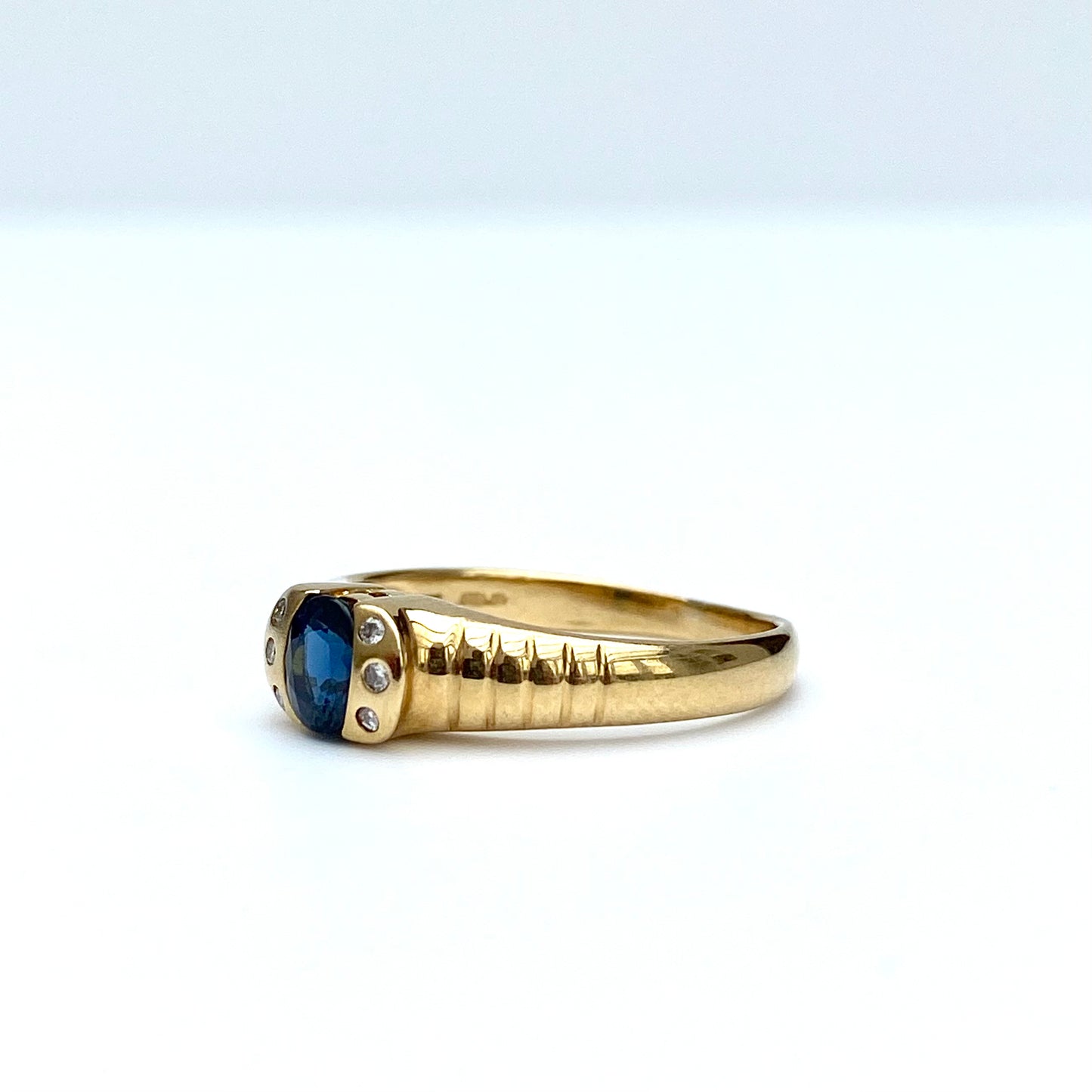 18ct Gold, Diamond & Sapphire Ring | Size UK M.75