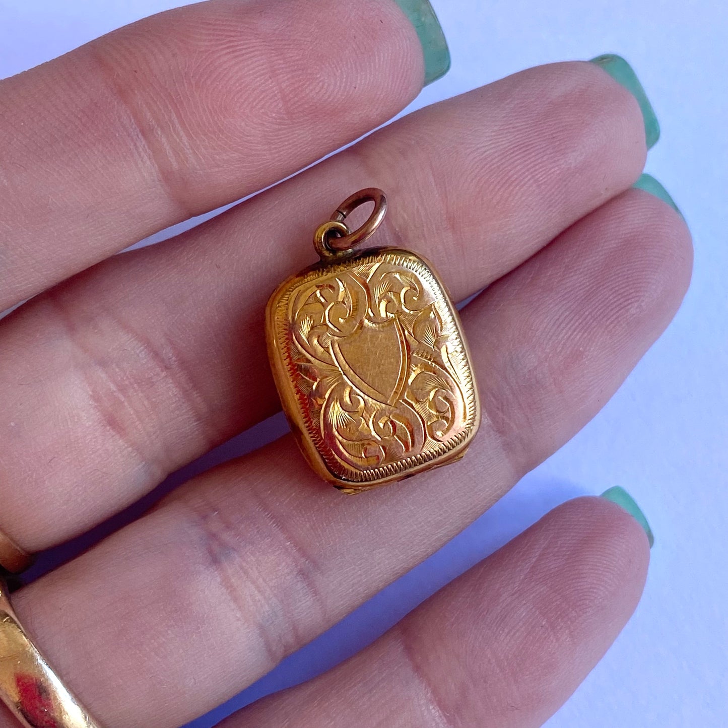 Antique 9ct Gold B&F Rectangle Locket | 17mm