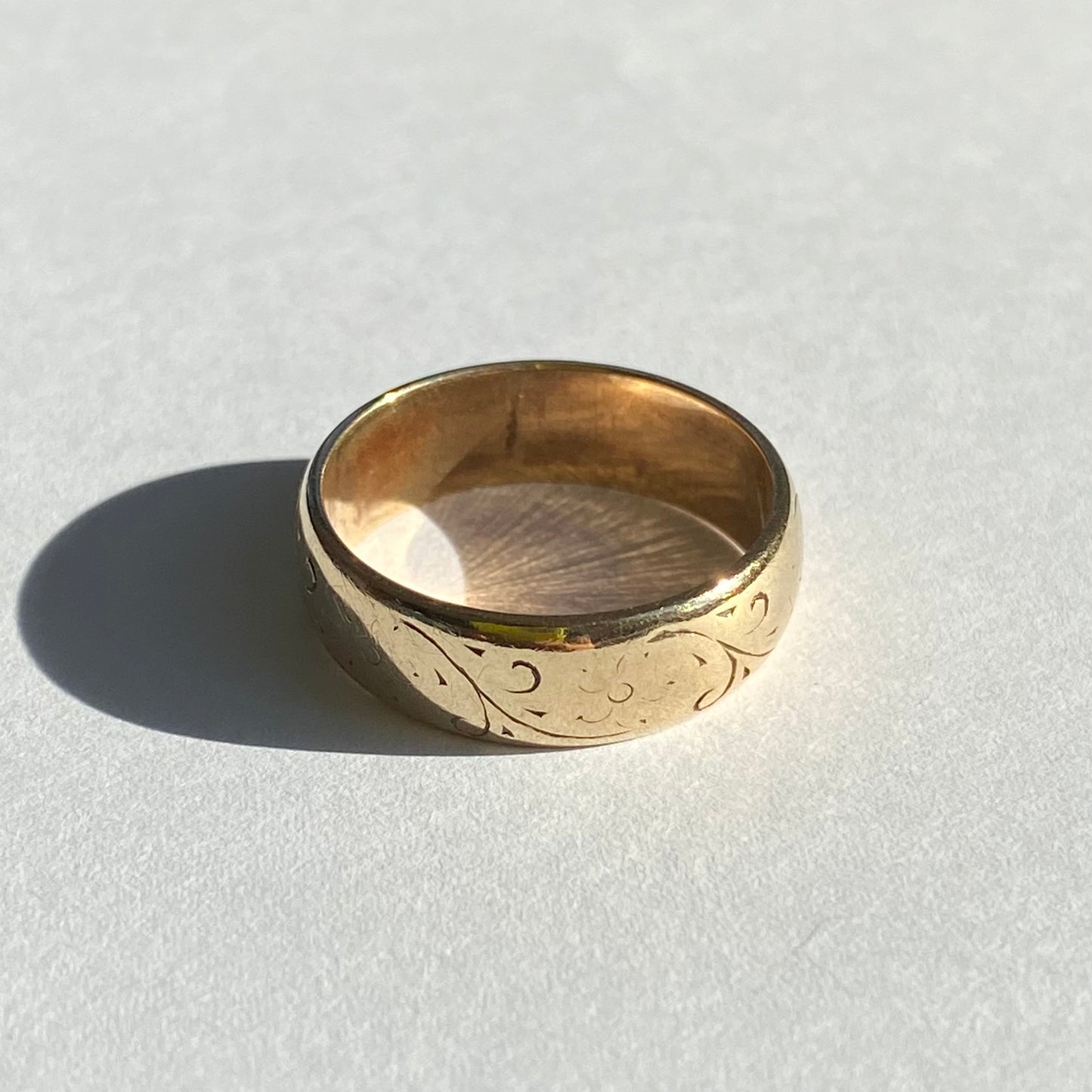 Lovely 9ct Gold Engraved Band | Size UK O