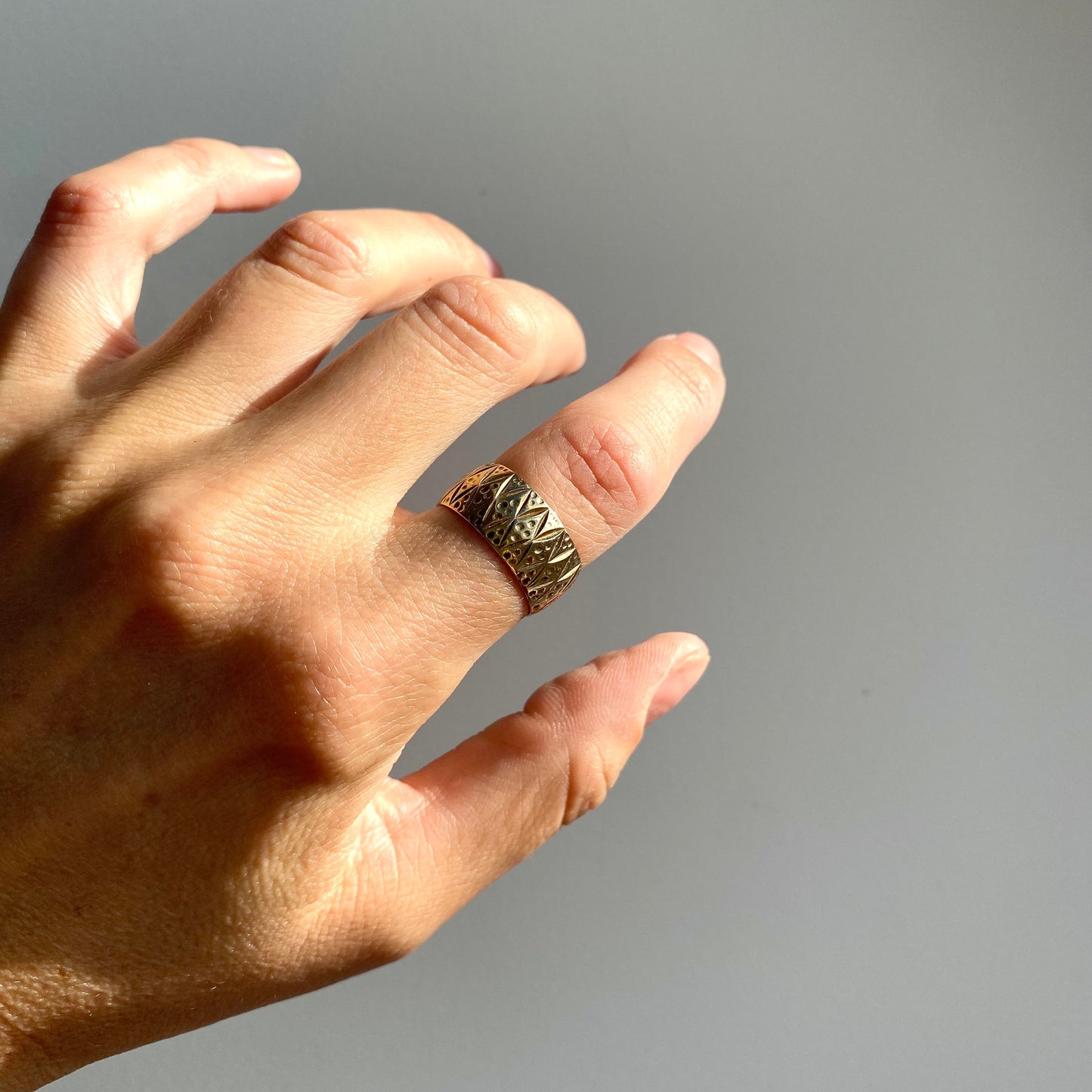 9ct Gold Patterned Cigar Band | Size UK N (fits like L)