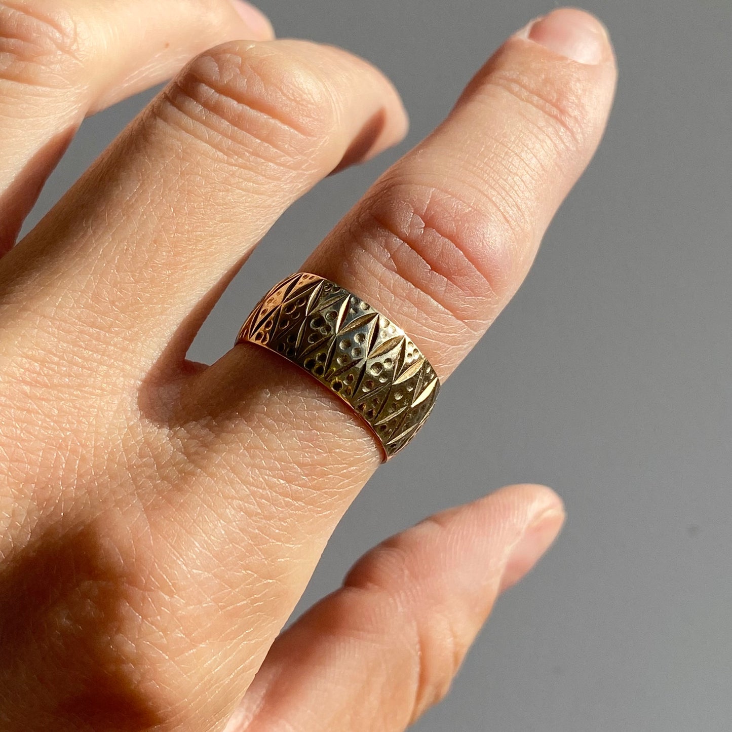 9ct Gold Patterned Cigar Band | Size UK N (fits like L)