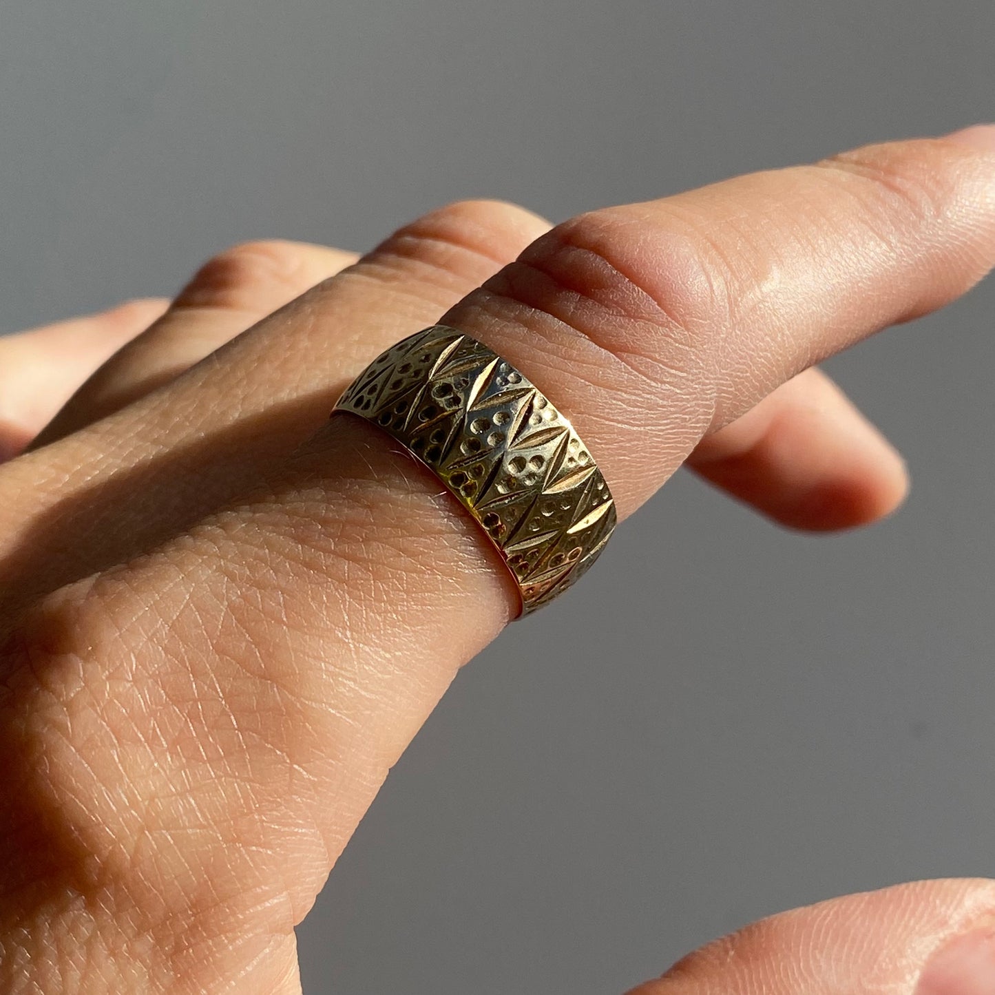 9ct Gold Patterned Cigar Band | Size UK N (fits like L)