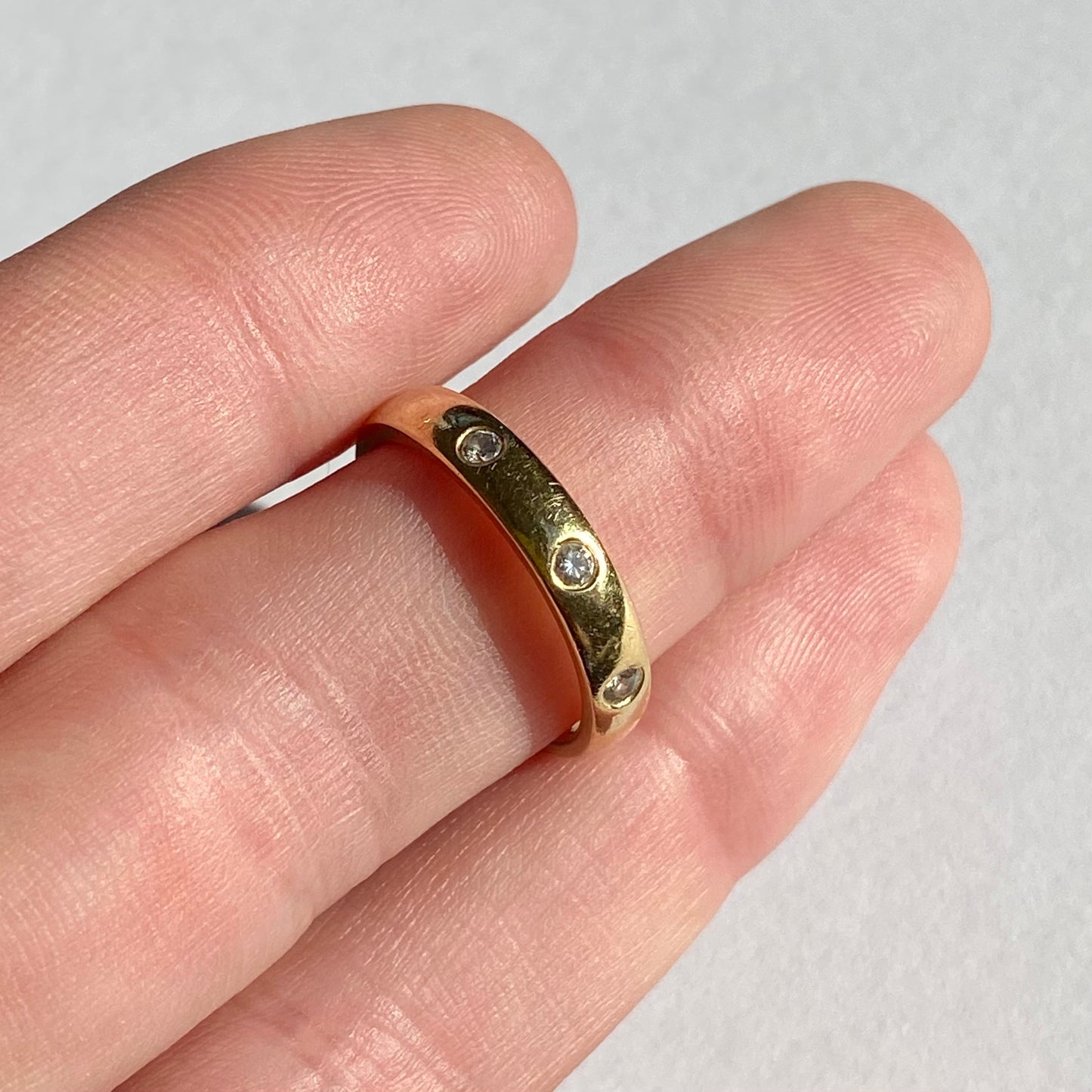 18ct Gold and Diamond Etoile Band | Size UK K-K.5