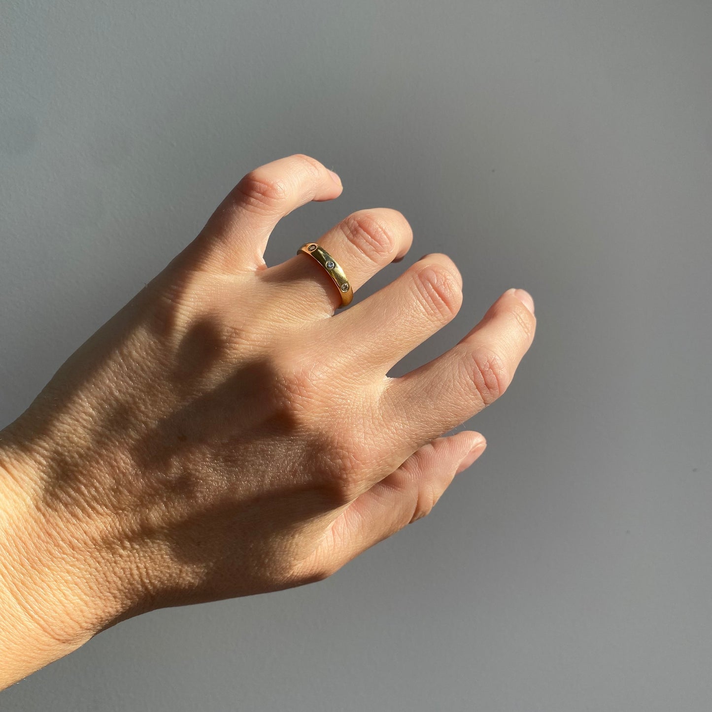 18ct Gold and Diamond Etoile Band | Size UK K-K.5
