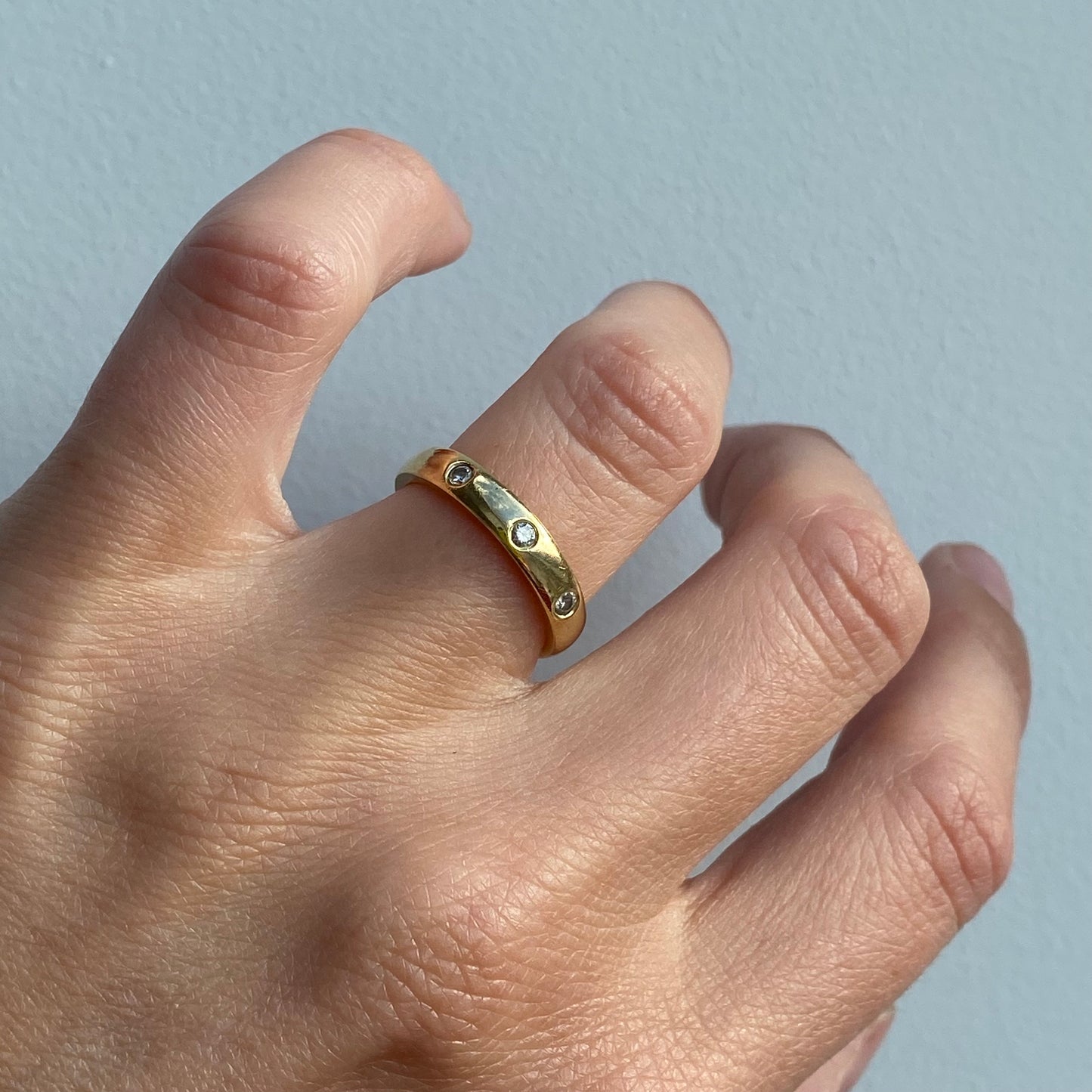 18ct Gold and Diamond Etoile Band | Size UK K-K.5