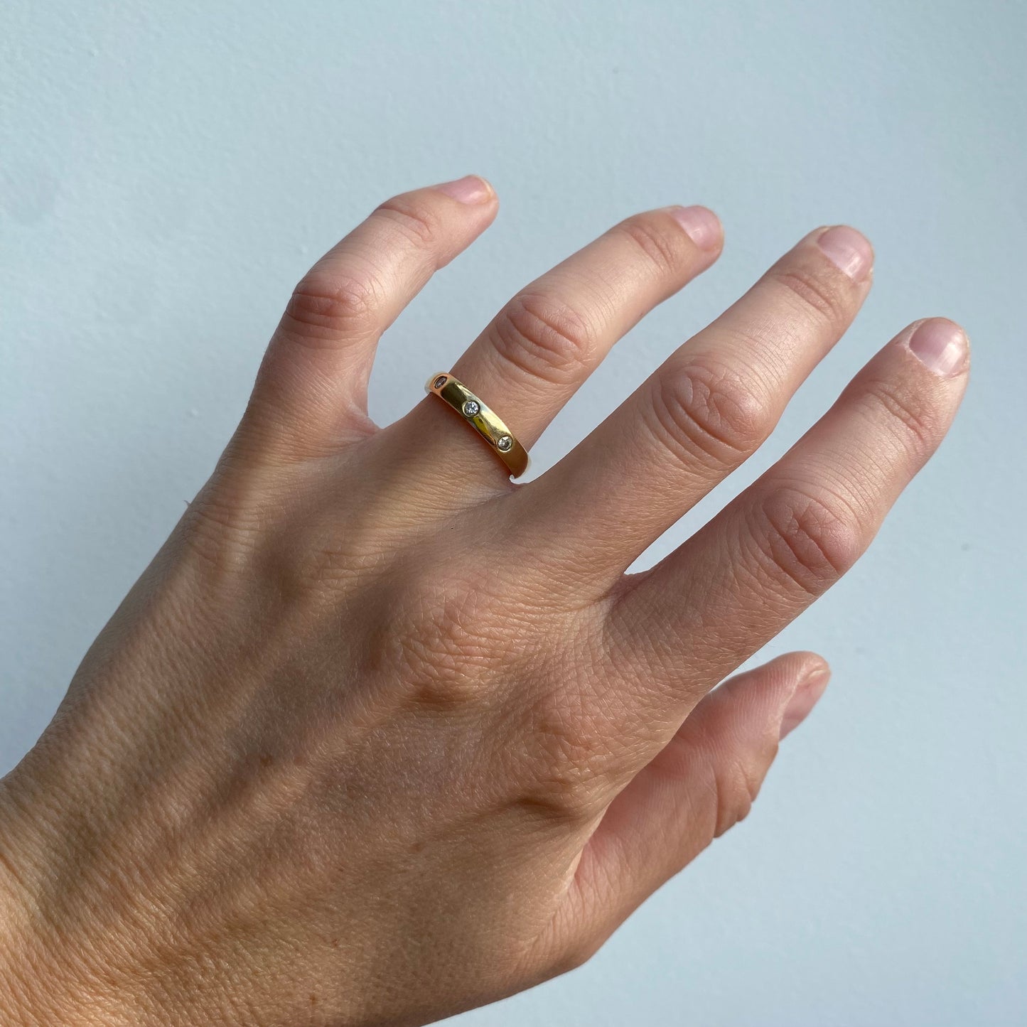 18ct Gold and Diamond Etoile Band | Size UK K-K.5