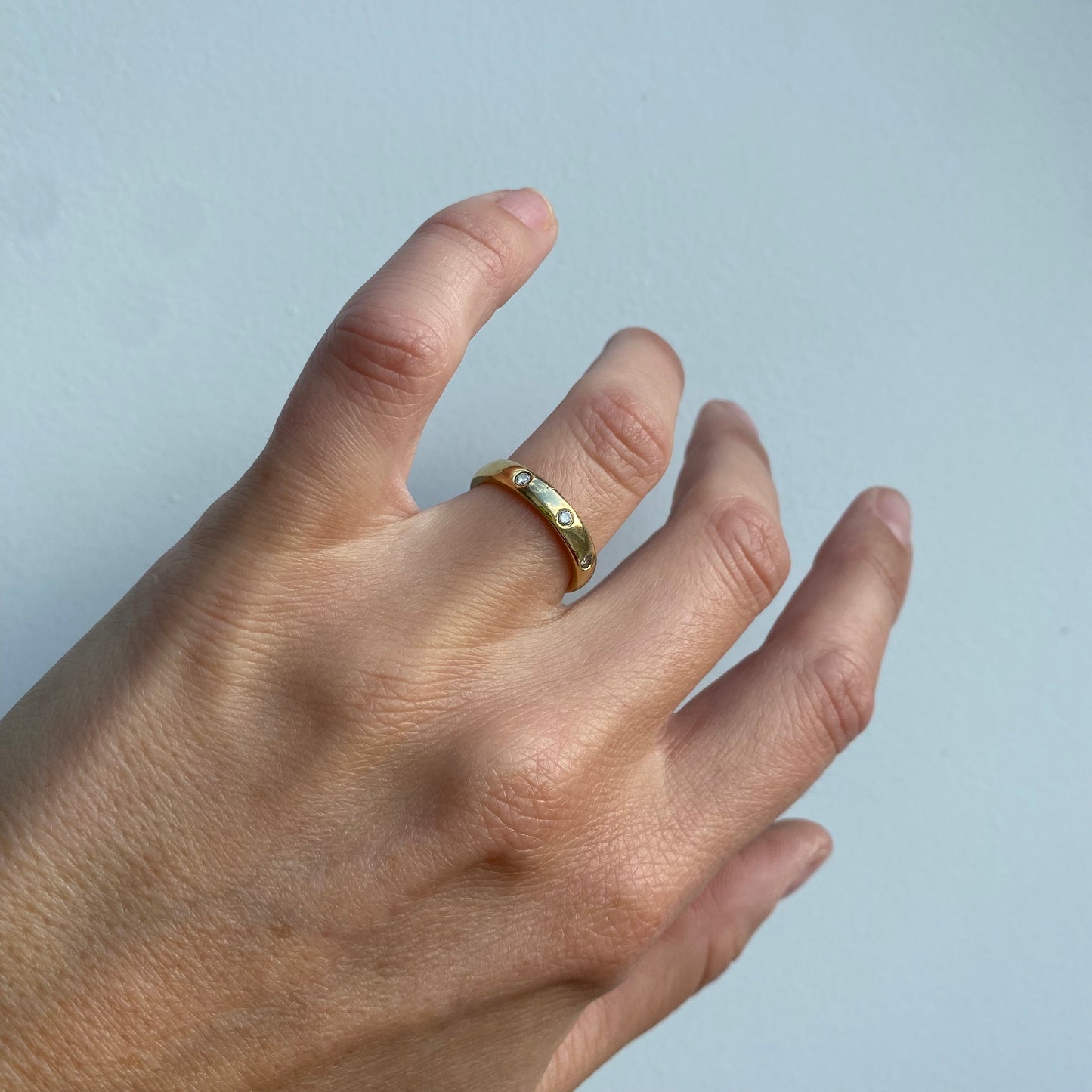 18ct Gold and Diamond Etoile Band | Size UK K-K.5