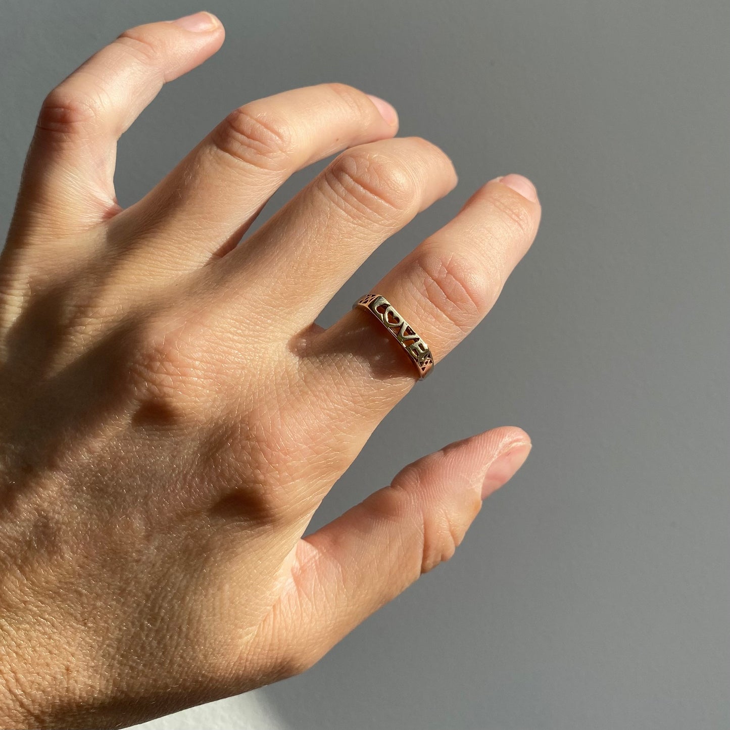 9ct Gold Ornate 'Love' Ring | Size UK M.5