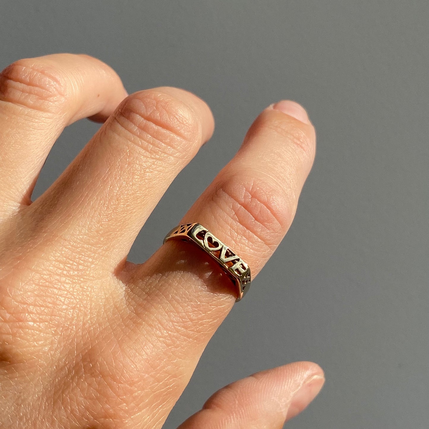 9ct Gold Ornate 'Love' Ring | Size UK M.5