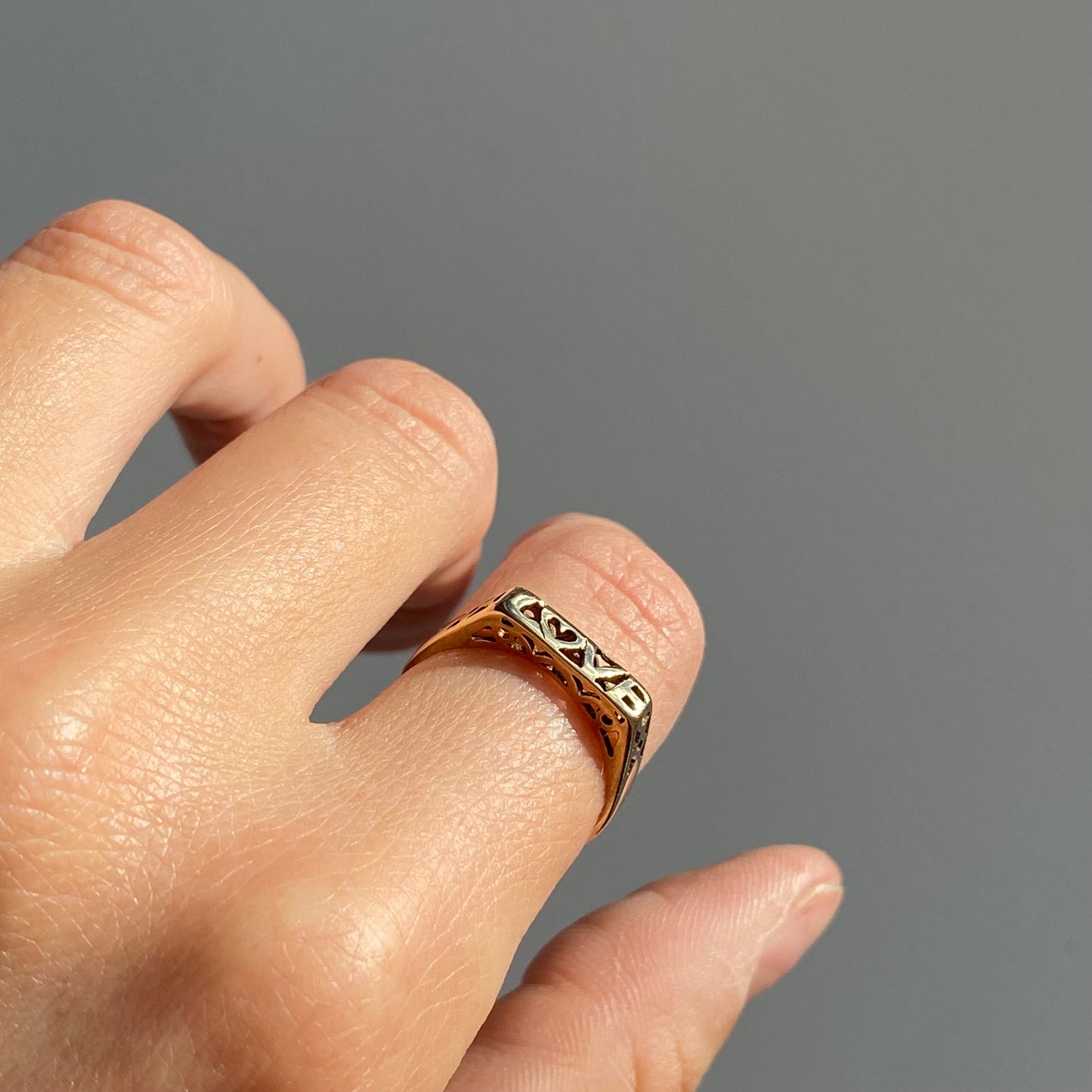 9ct Gold Ornate 'Love' Ring | Size UK M.5