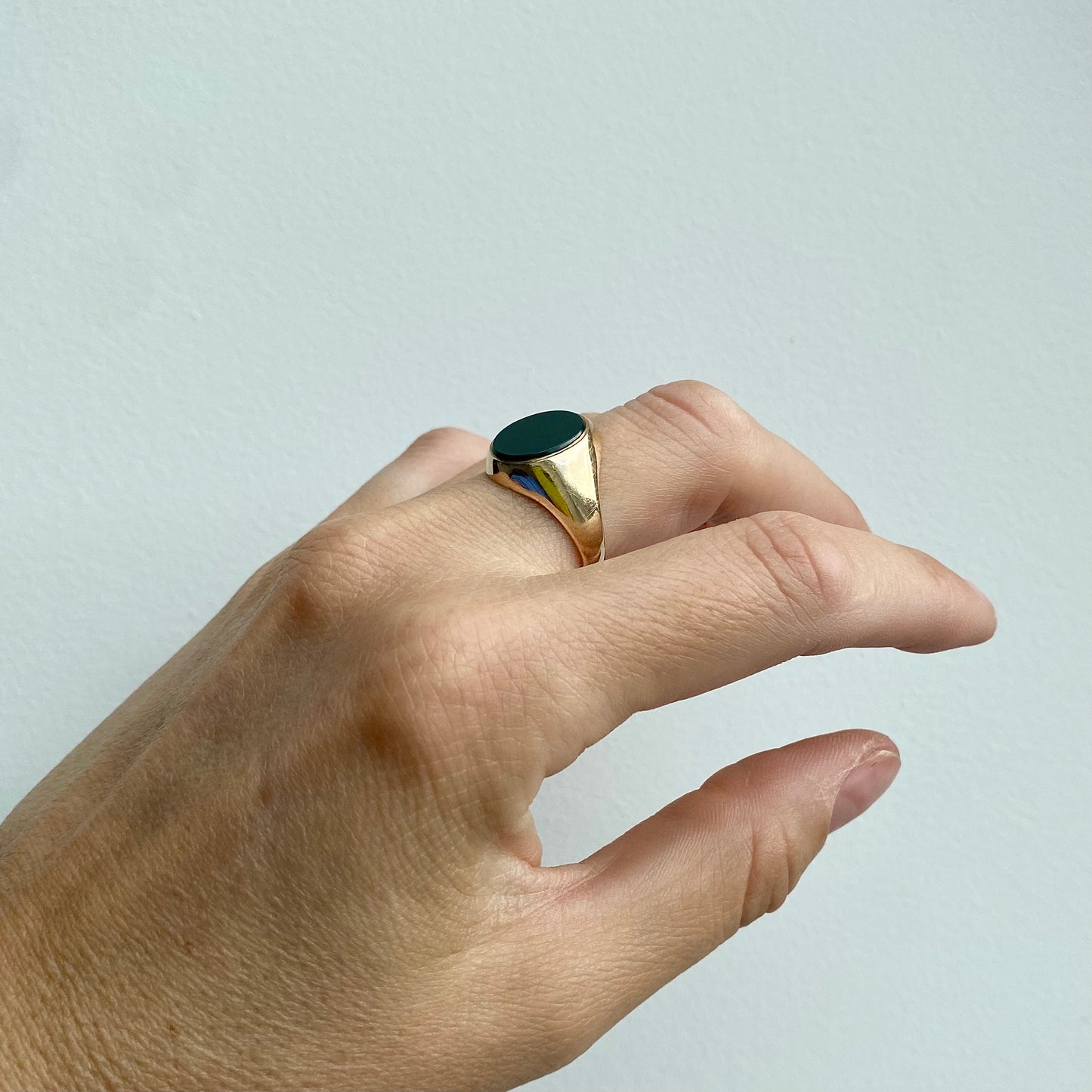 9ct Gold and Bloodstone Signet Ring | Size UK M.5