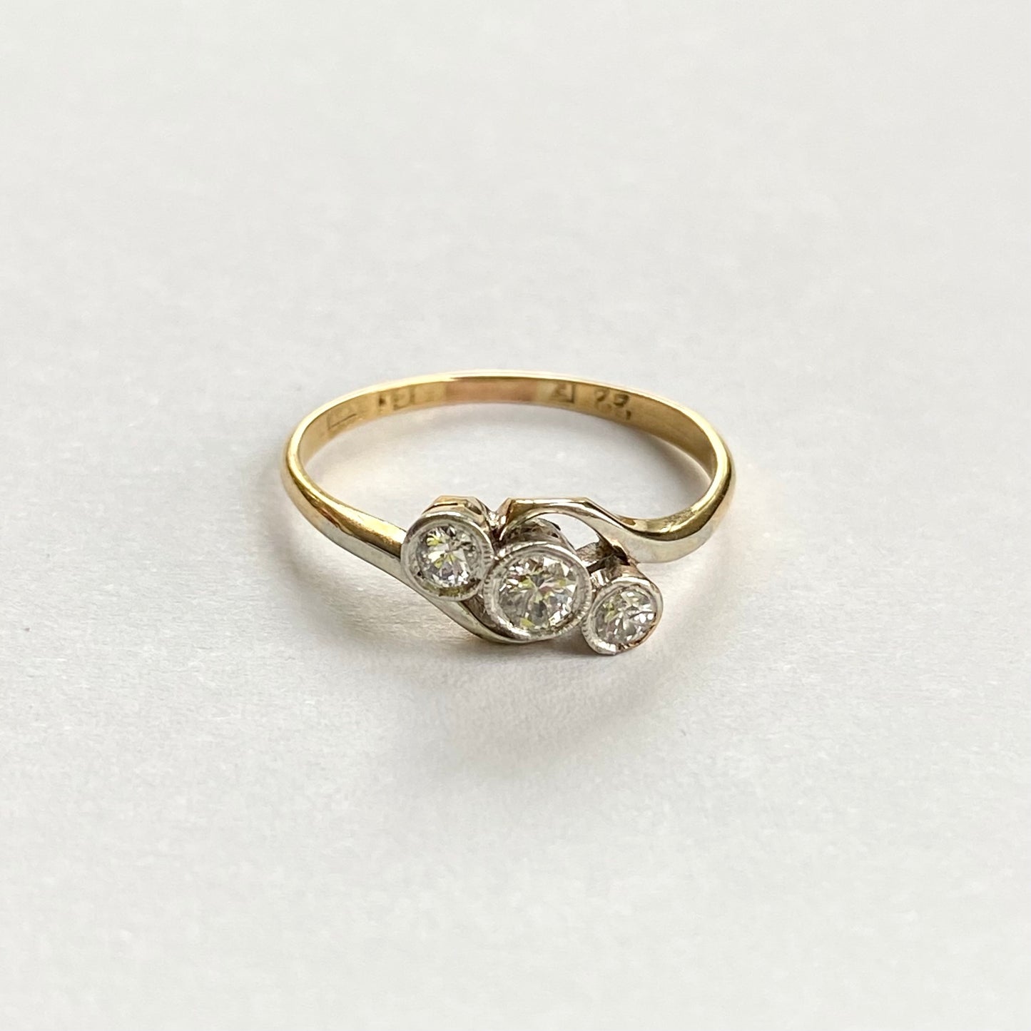 18ct Gold, Platinum and Diamond Trilogy Ring | Size UK M