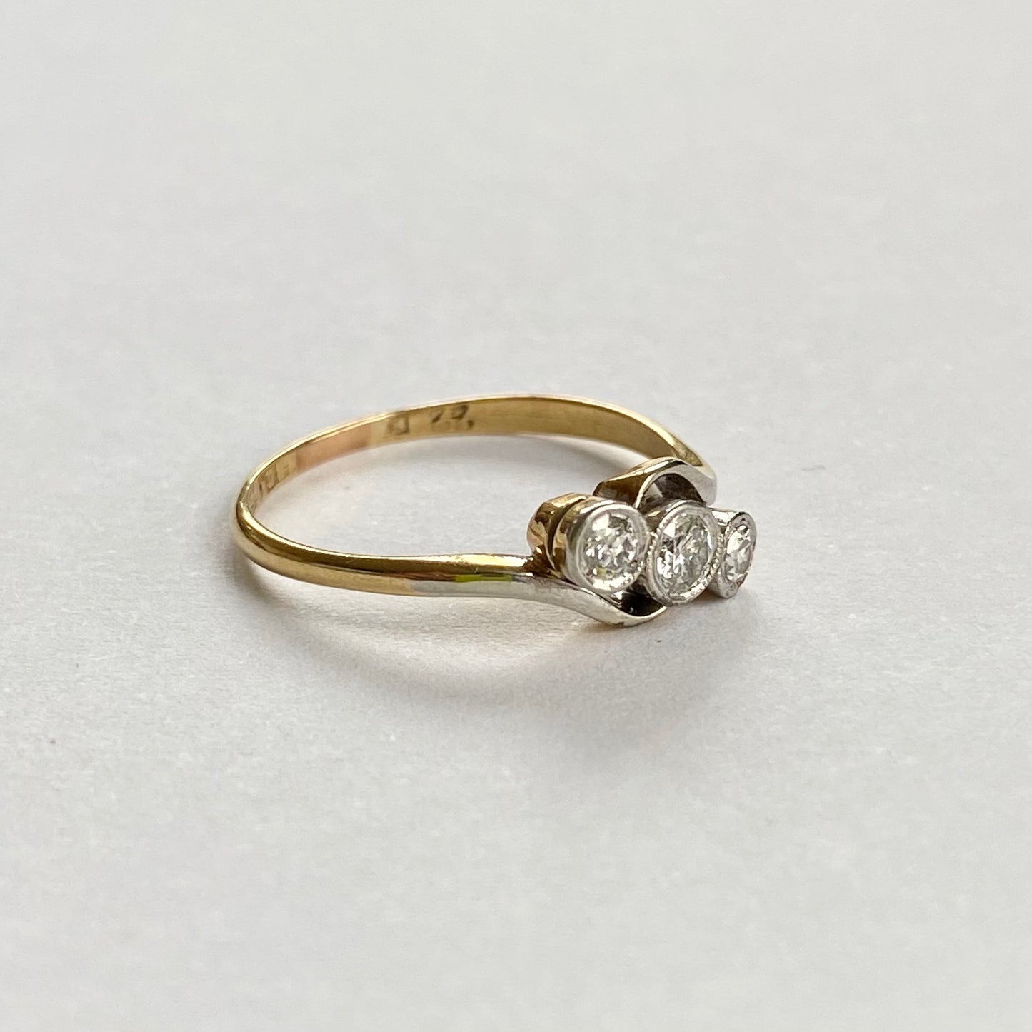18ct Gold, Platinum and Diamond Trilogy Ring | Size UK M