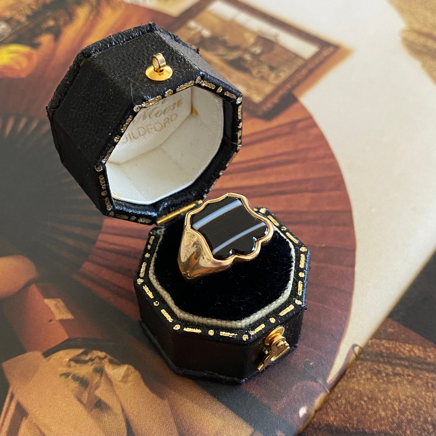 9ct Gold Banded Agate Shield Signet Ring | Size UK H