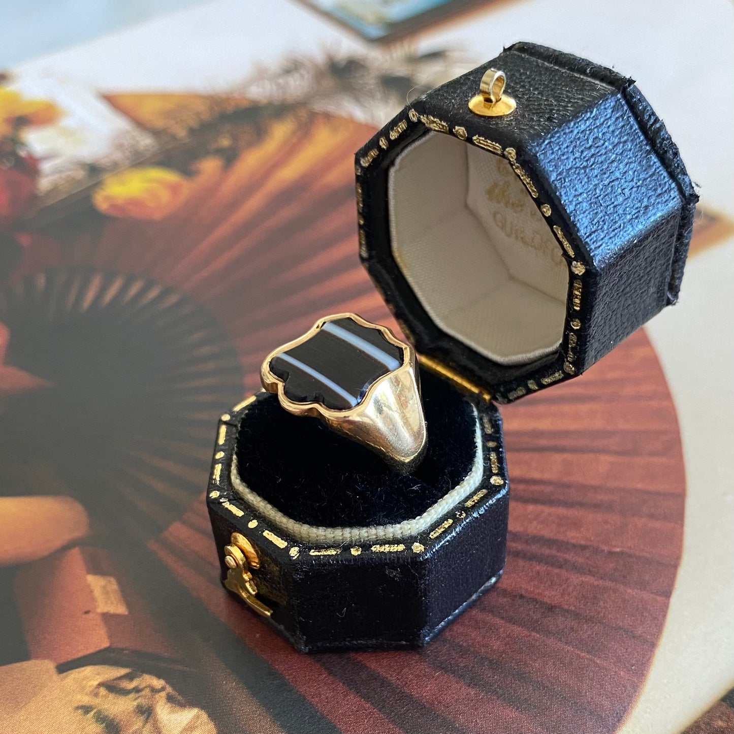 9ct Gold Banded Agate Shield Signet Ring | Size UK H