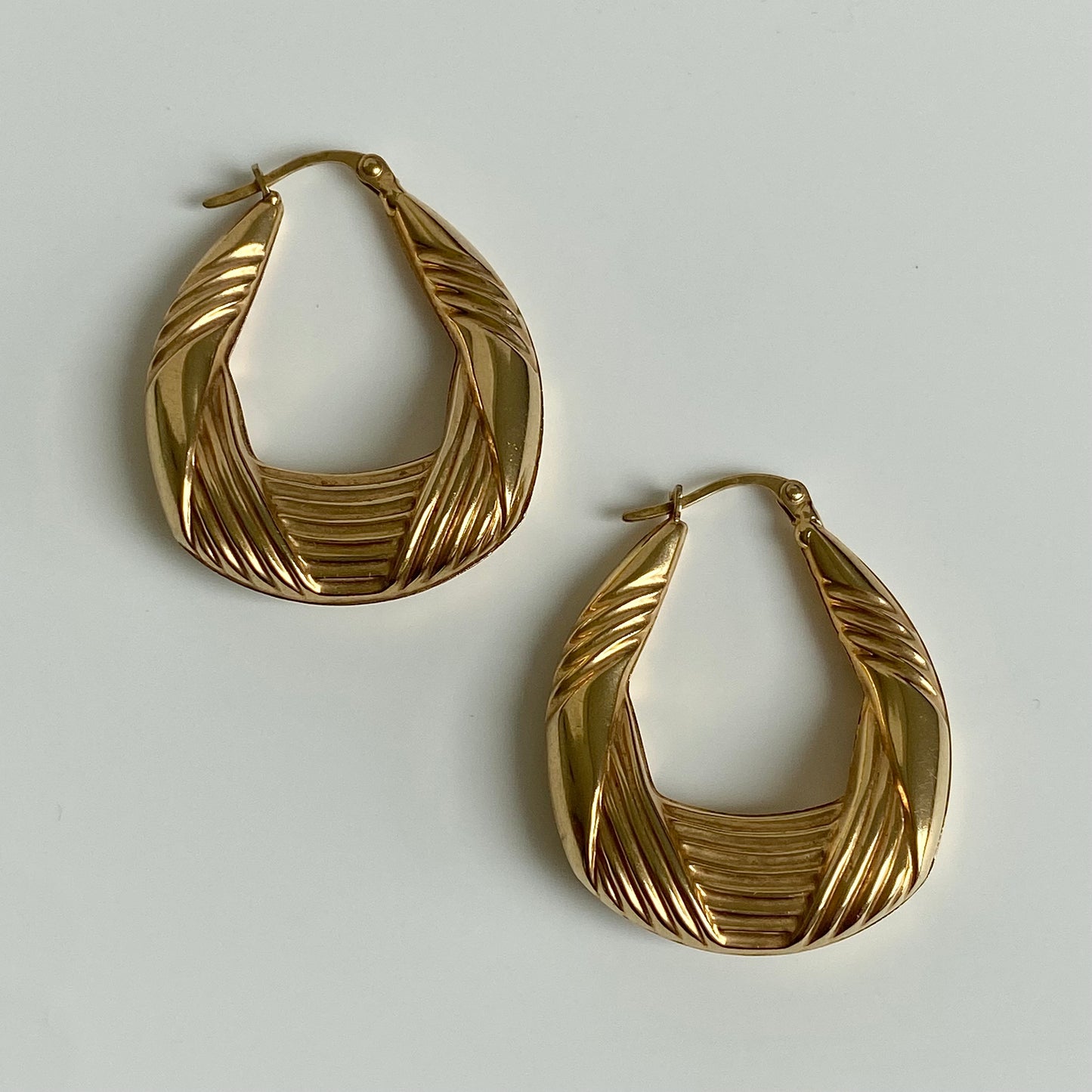 Large Pre-loved 9ct Gold 'UNOAERRE' Ribboned U-shaped Hoops | 33mm