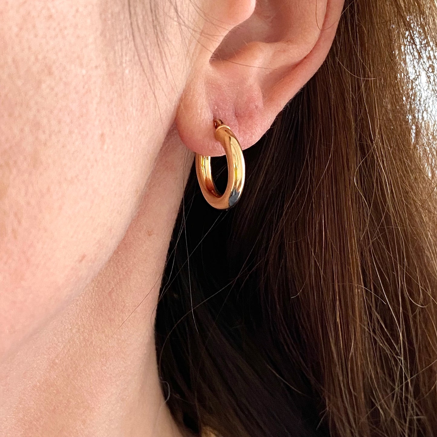Pre-Loved 9ct Gold Small Chubby 'Unoaerre' Hoop Earrings | 17mm
