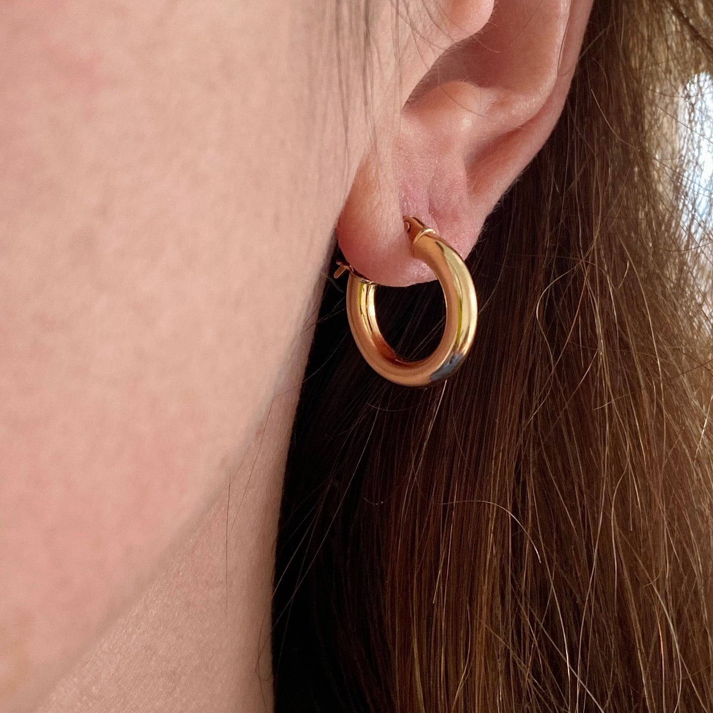 Pre-Loved 9ct Gold Small Chubby 'Unoaerre' Hoop Earrings | 17mm