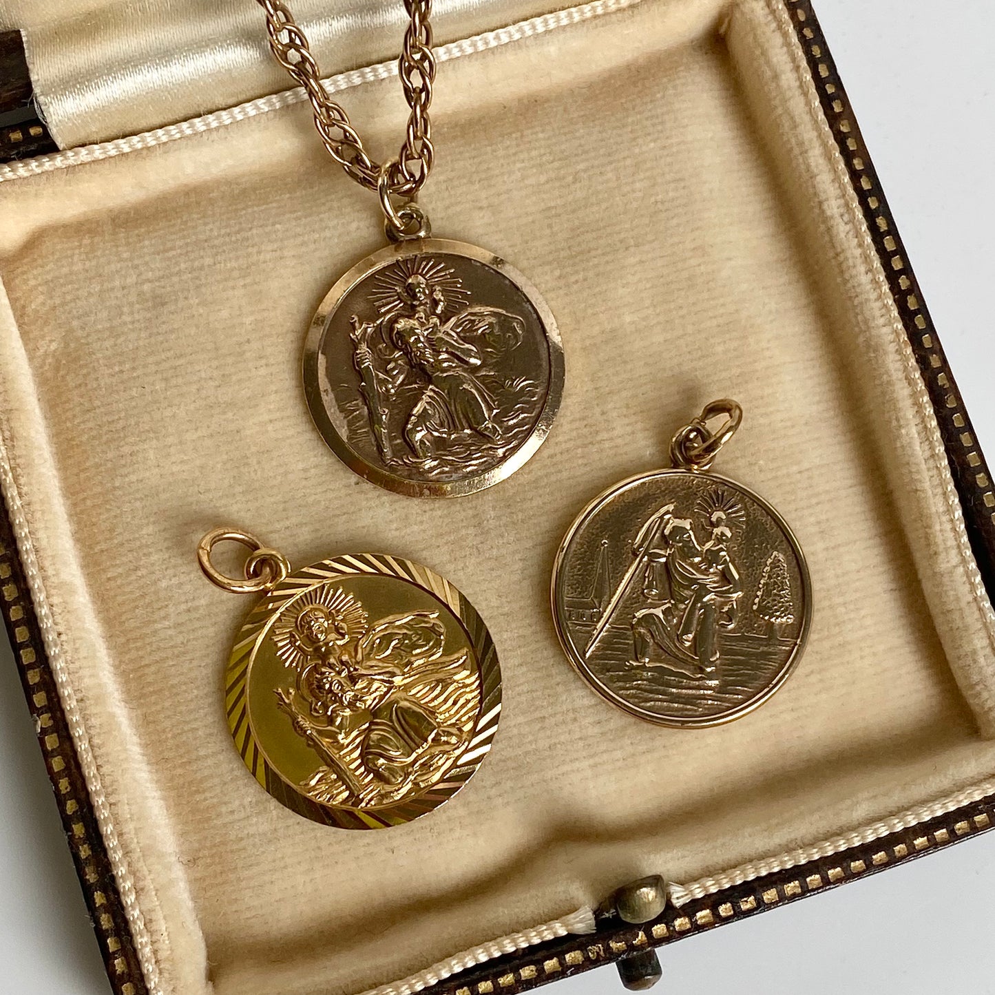 9ct Gold St Christopher Pendant | 18mm