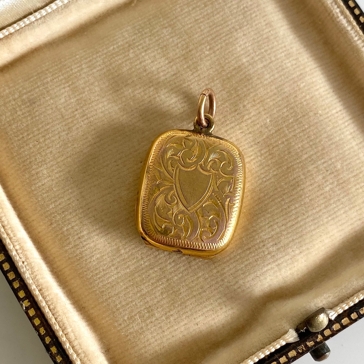 Antique 9ct Gold B&F Rectangle Locket | 17mm