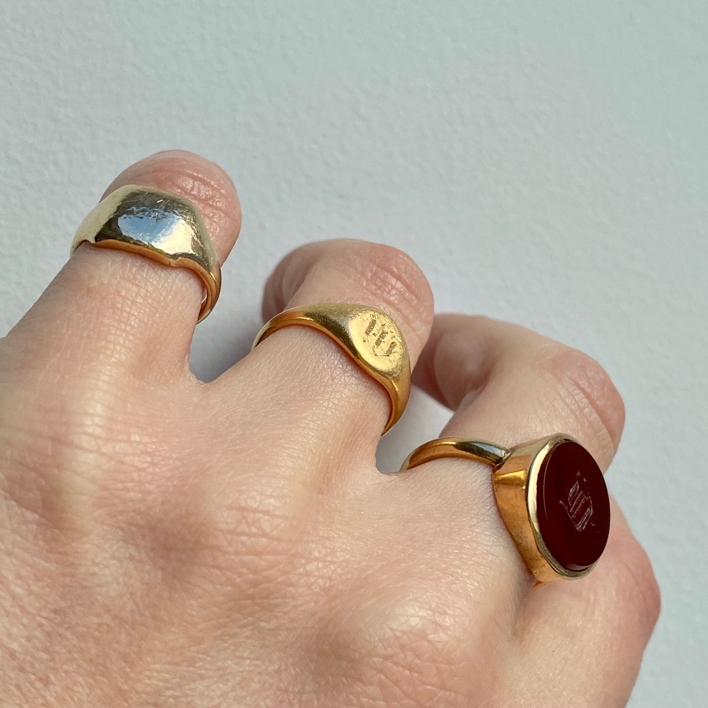 Sweet Little Antique 18ct Gold Signet Ring 'M' or 'W' | Size UK I.5