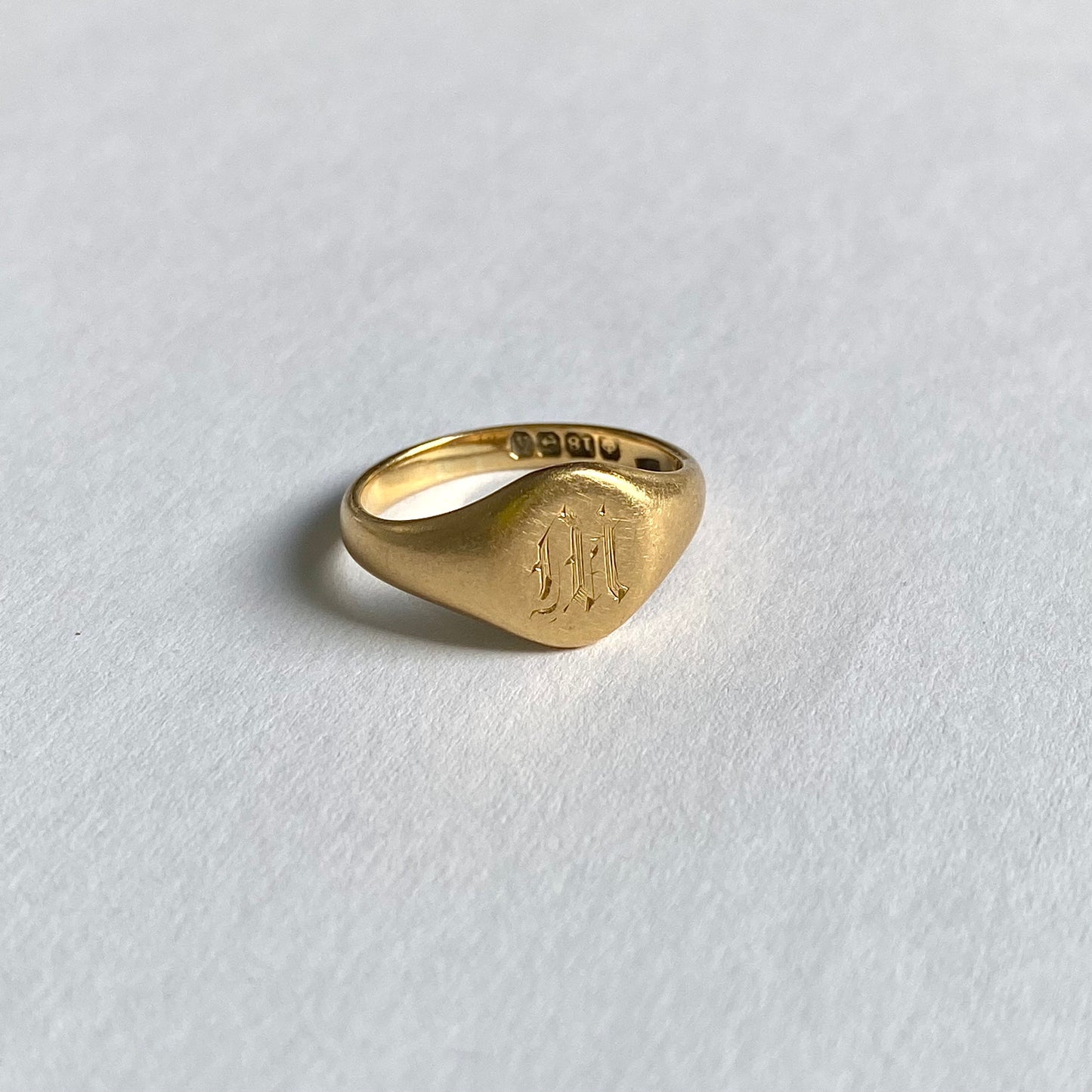Sweet Little Antique 18ct Gold Signet Ring 'M' or 'W' | Size UK I.5