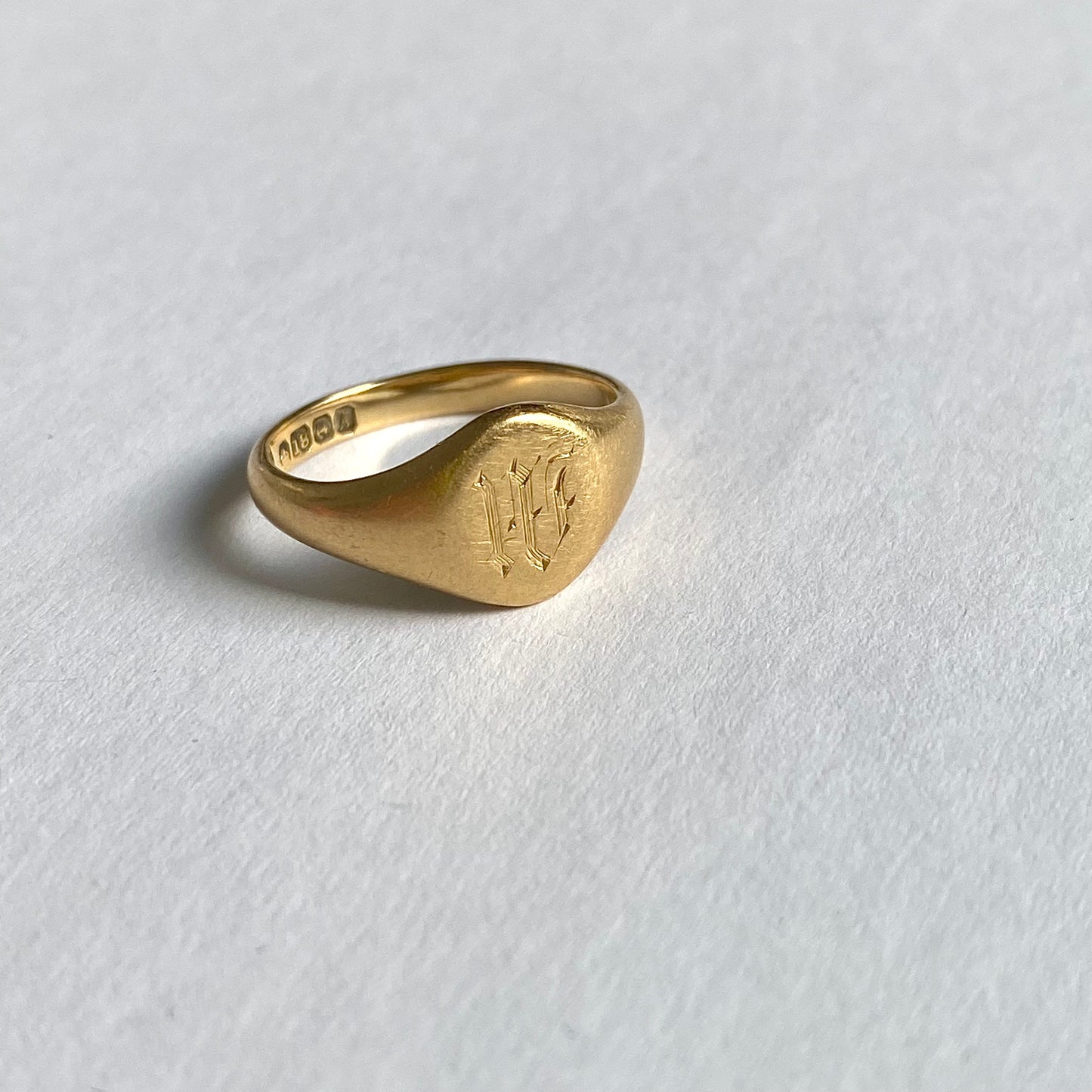Sweet Little Antique 18ct Gold Signet Ring 'M' or 'W' | Size UK I.5
