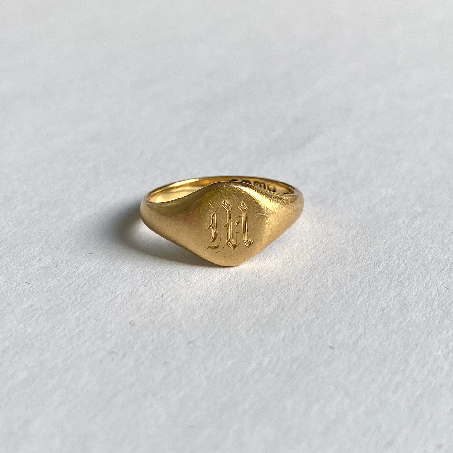 Sweet Little Antique 18ct Gold Signet Ring 'M' or 'W' | Size UK I.5